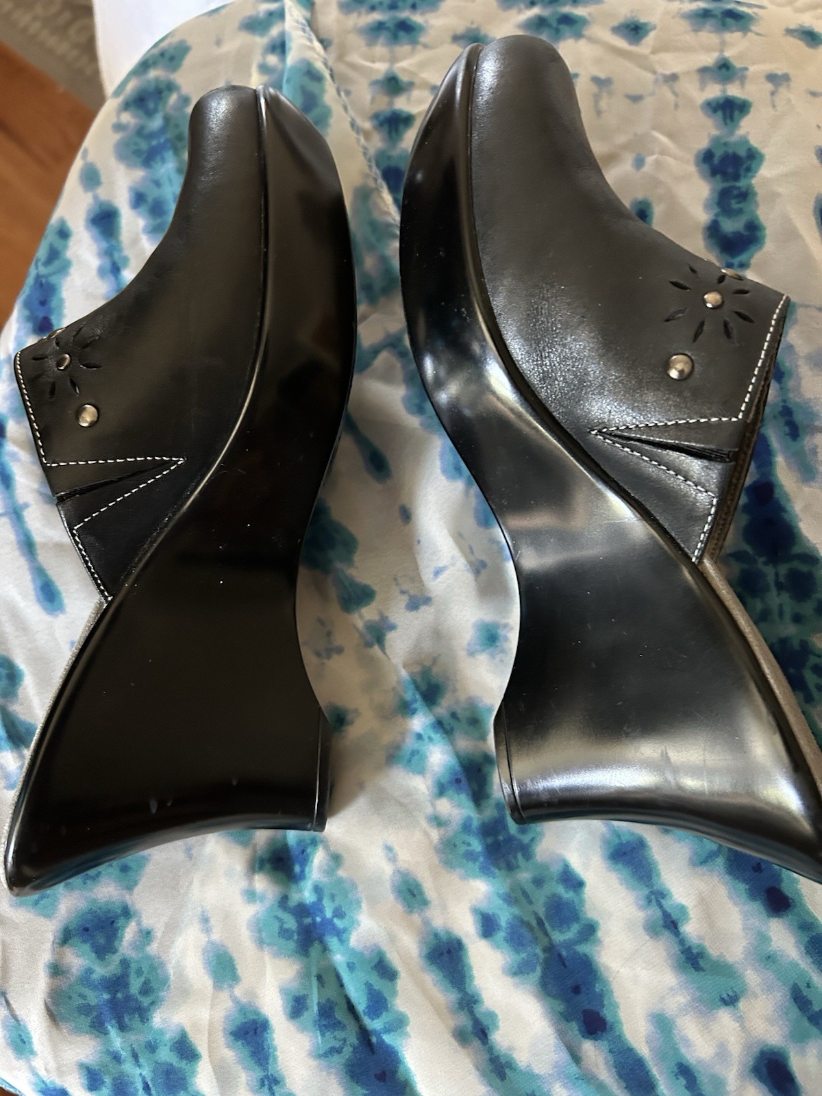 Tommy Hilfiger Women’s Black Leather Clogs Size 7