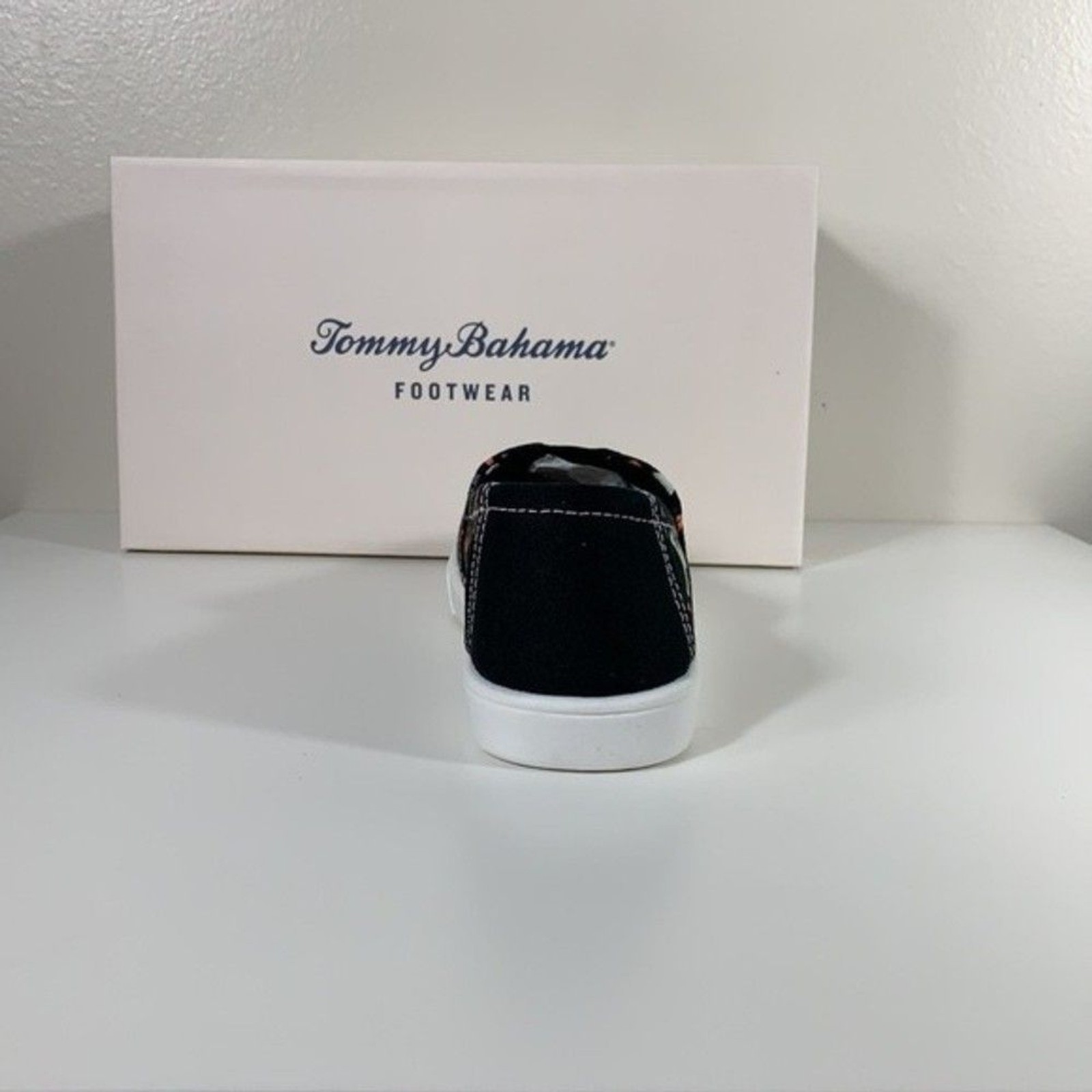 Tommy Bahamas Halloween Skull Sneakers 7.5