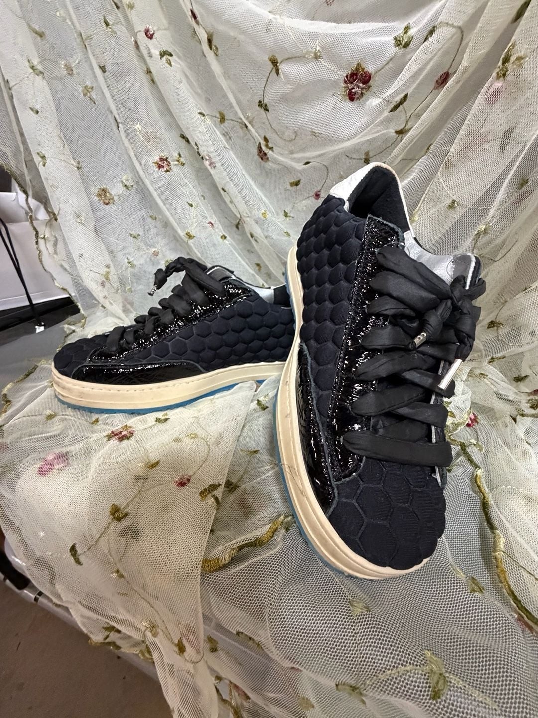P448 Women’s Black Quilted Hexagon Pattern Platform Sneakers