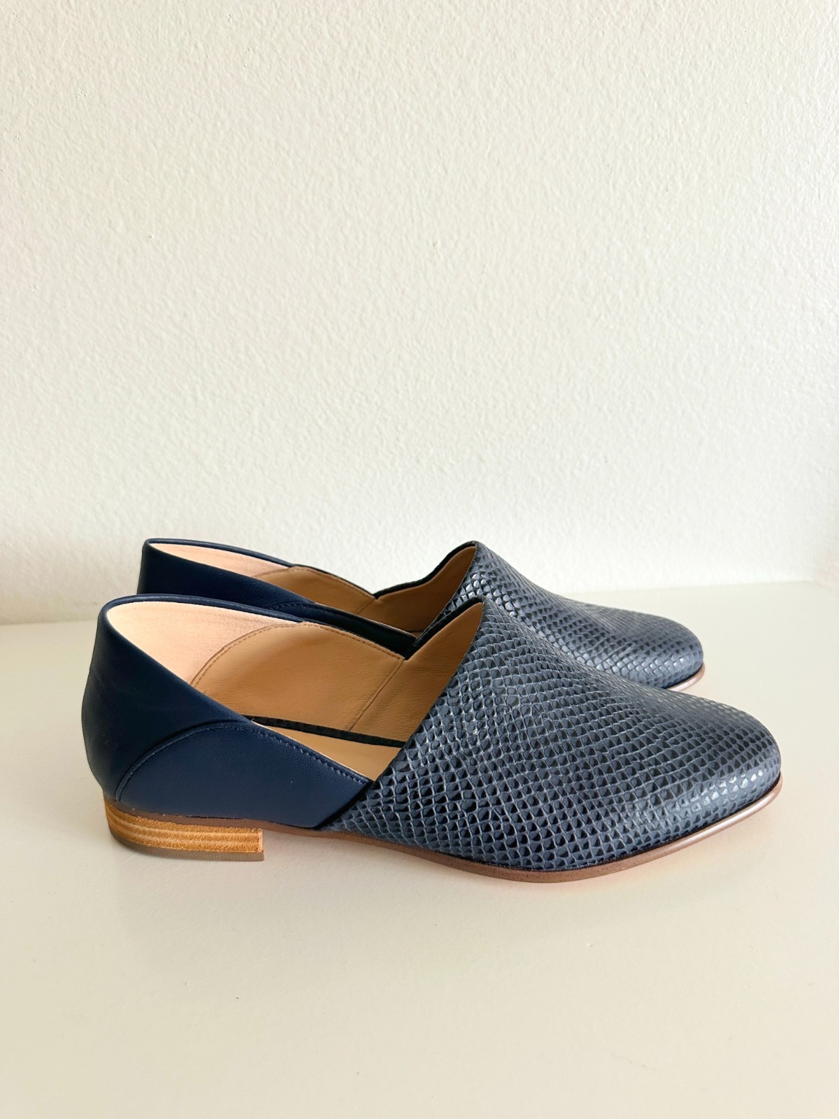 NEW Clarks Pure Tone Cushion Plus Slip On Leather Navy Snake Skin Women 8.5M