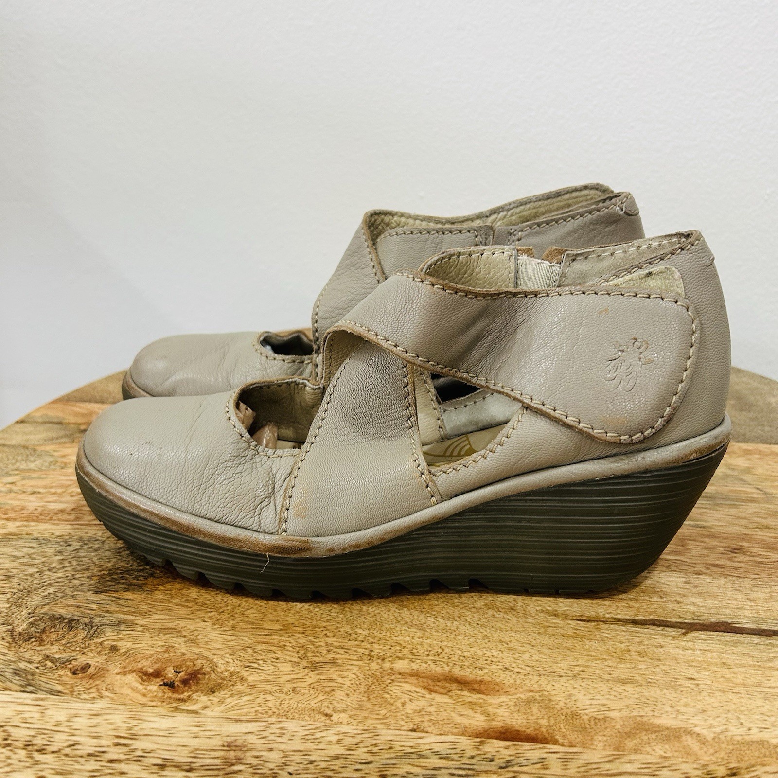 FLY LONDON Yogo Crossover Wedge Pumps 9.5 EU 40 Taupe Beige Walking Comfort