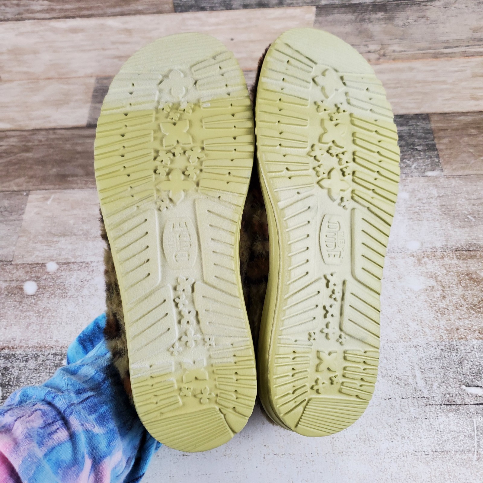 Hey Dude Wendy Slipper Leo Womens Shoes Sz 11 Green Multi Round Toe Comfort