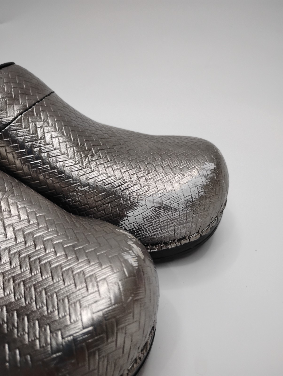 Sanita Women’s 37 US 6.5/7 Metallic Silver basket wasve Leather Clogs Nursing