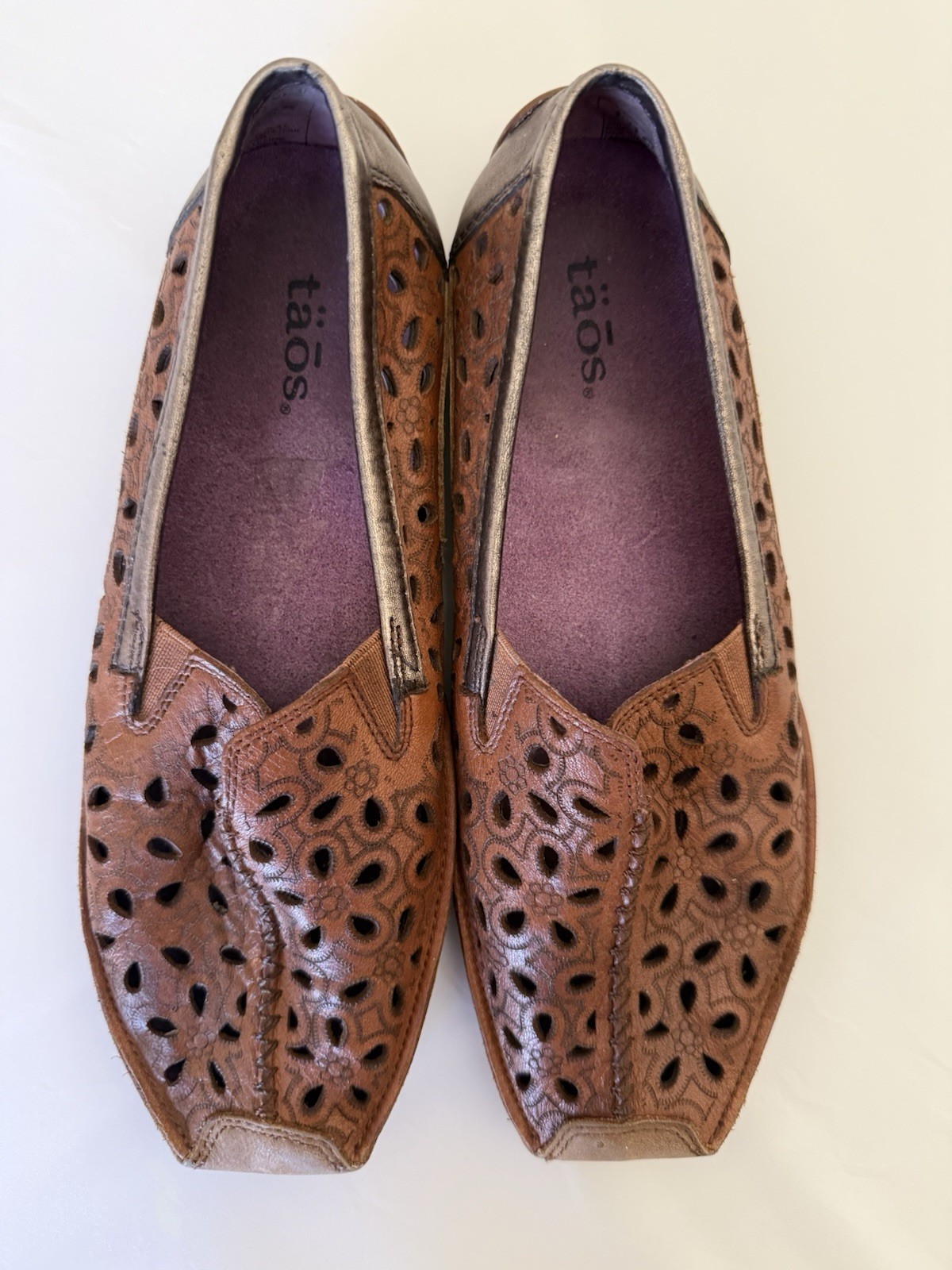 Taos Expose Driving Loafers Size 7 Slip-On Saddle Brown Leather Laser Cut Flats