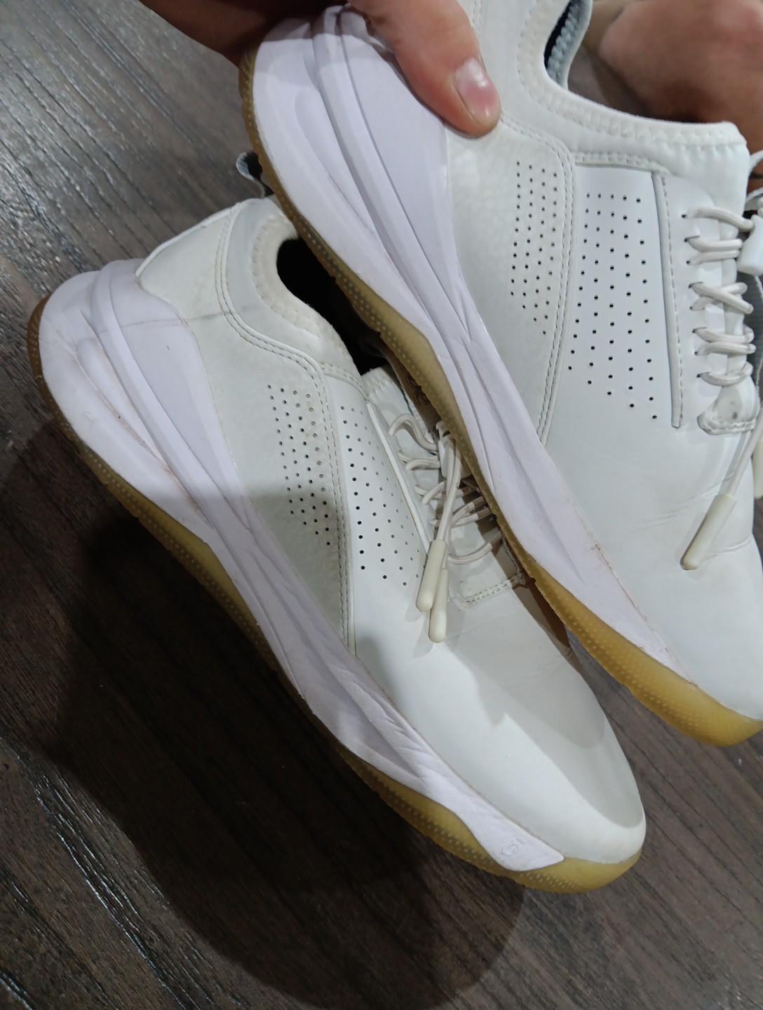 Clove Classic CL017 Women’s Size 8 White Drawstring Comfort Sneakers – Pre‑Owned