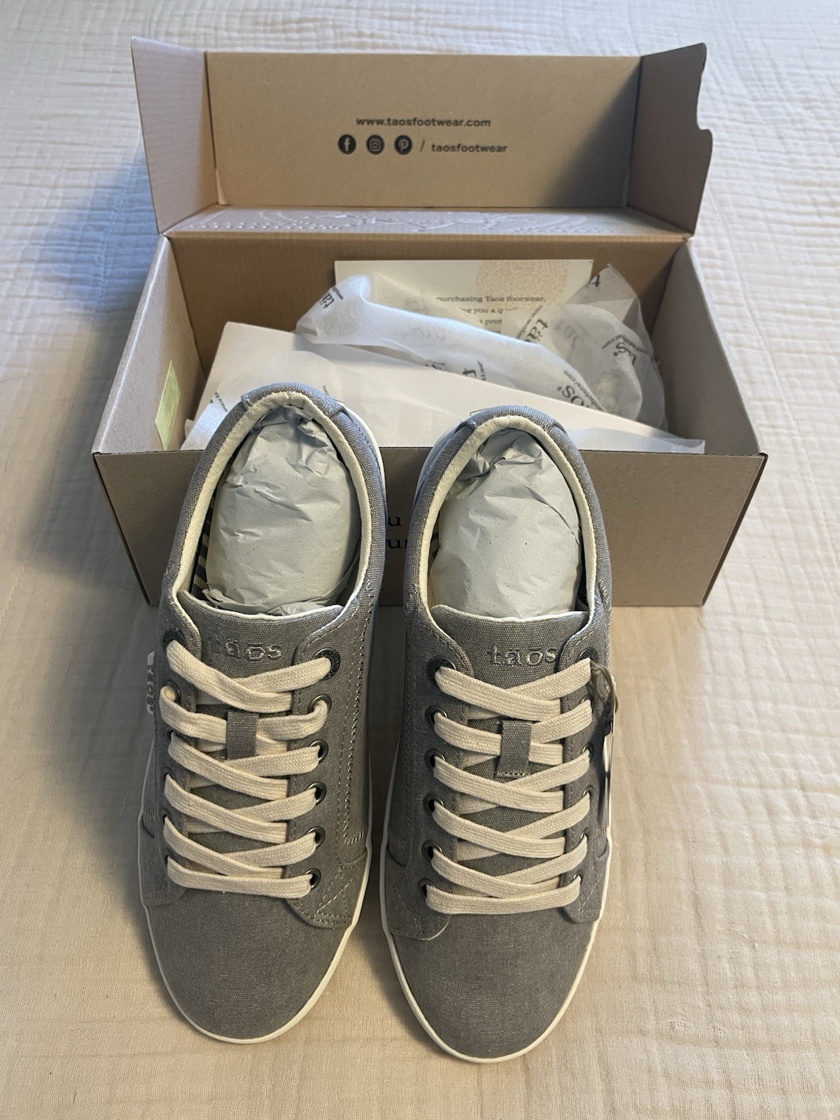 Women’s Taos Star Casual Sneaker Grey Wash Canvas 8.5 wide New in Box