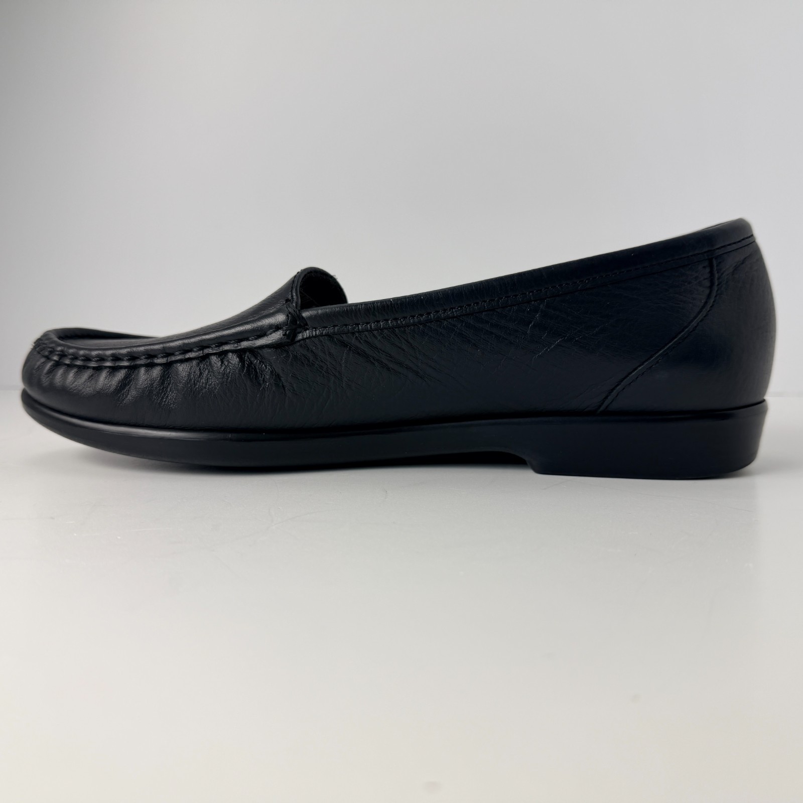 Womens Black Leather Comfort Loafer Slip On Low Heel Size 10 N Classic Work Shoe