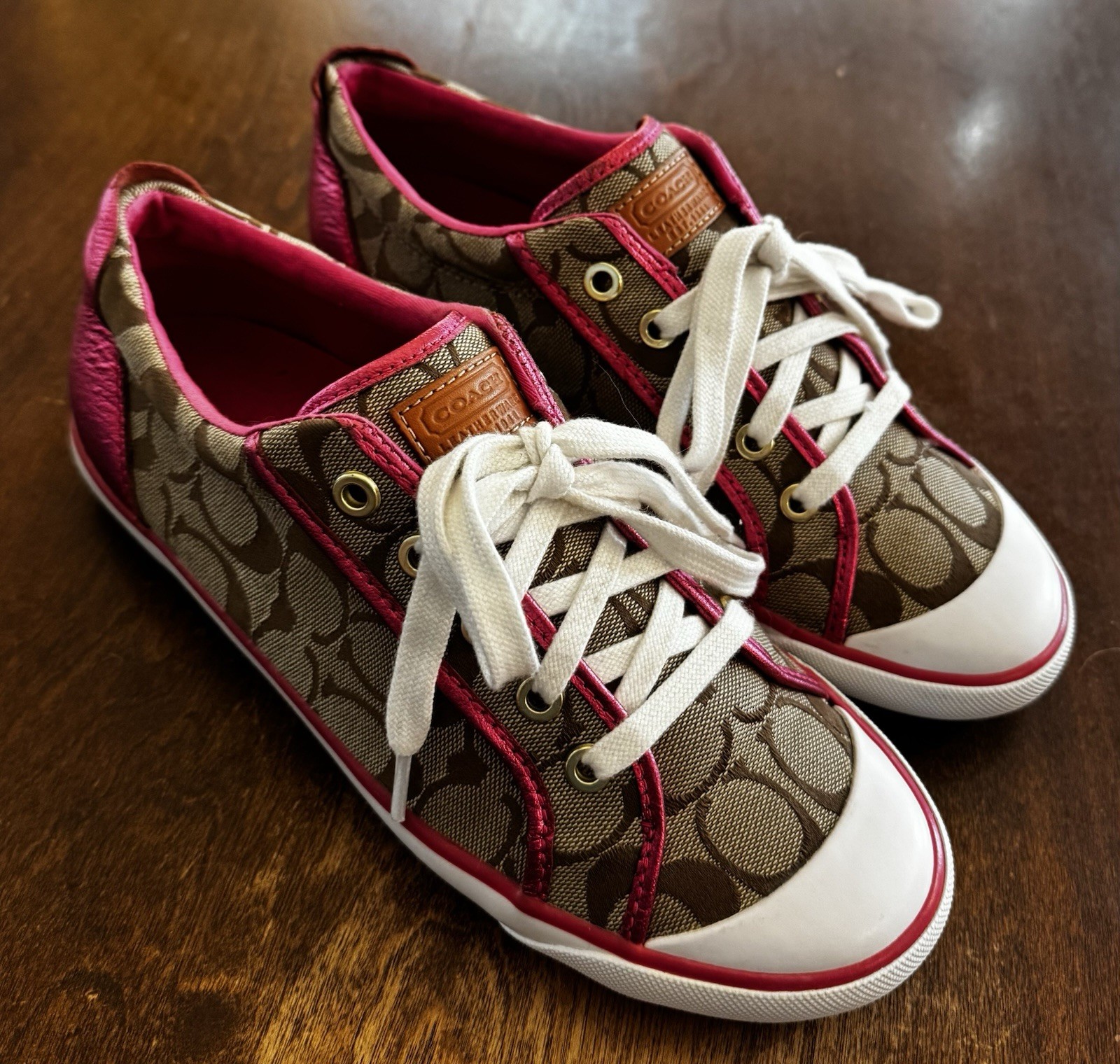 COACH Signature-C BARRETT Low Top SNEAKERS in Tan w/ Hot Pink Metal – WOMEN’S 9