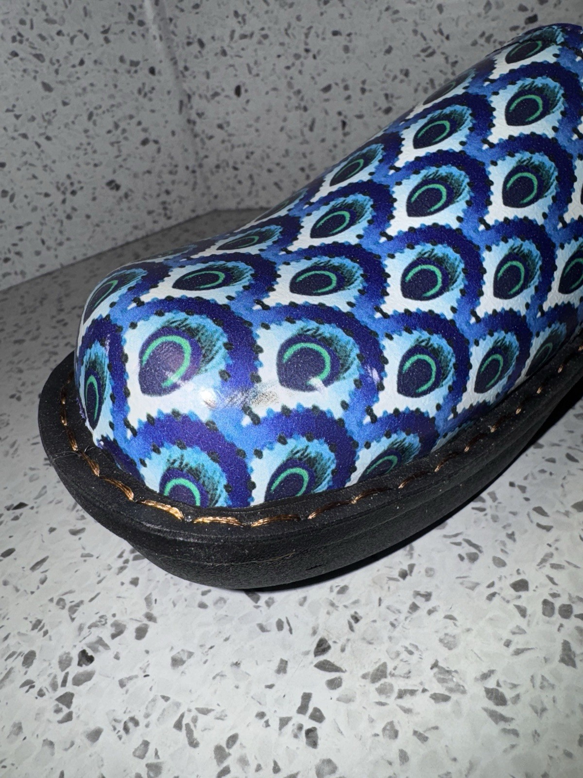 SAVVY Ducky Slip-On Slip Resistant Nursing Shoes Women Size 11 M Peacock