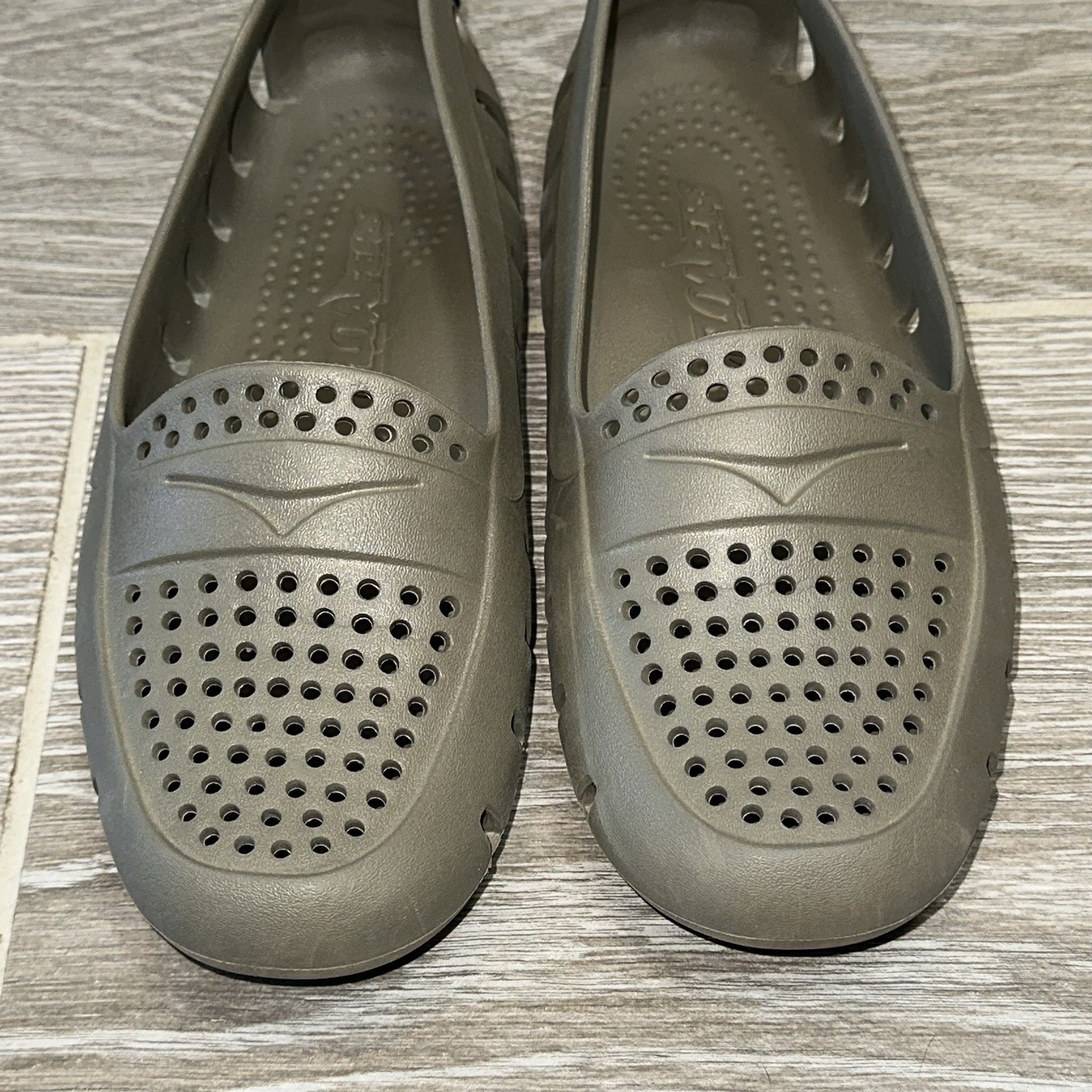 Floafers Country Club Women’s 8 Olive Green Water Shoes Lightweight Summer Pool