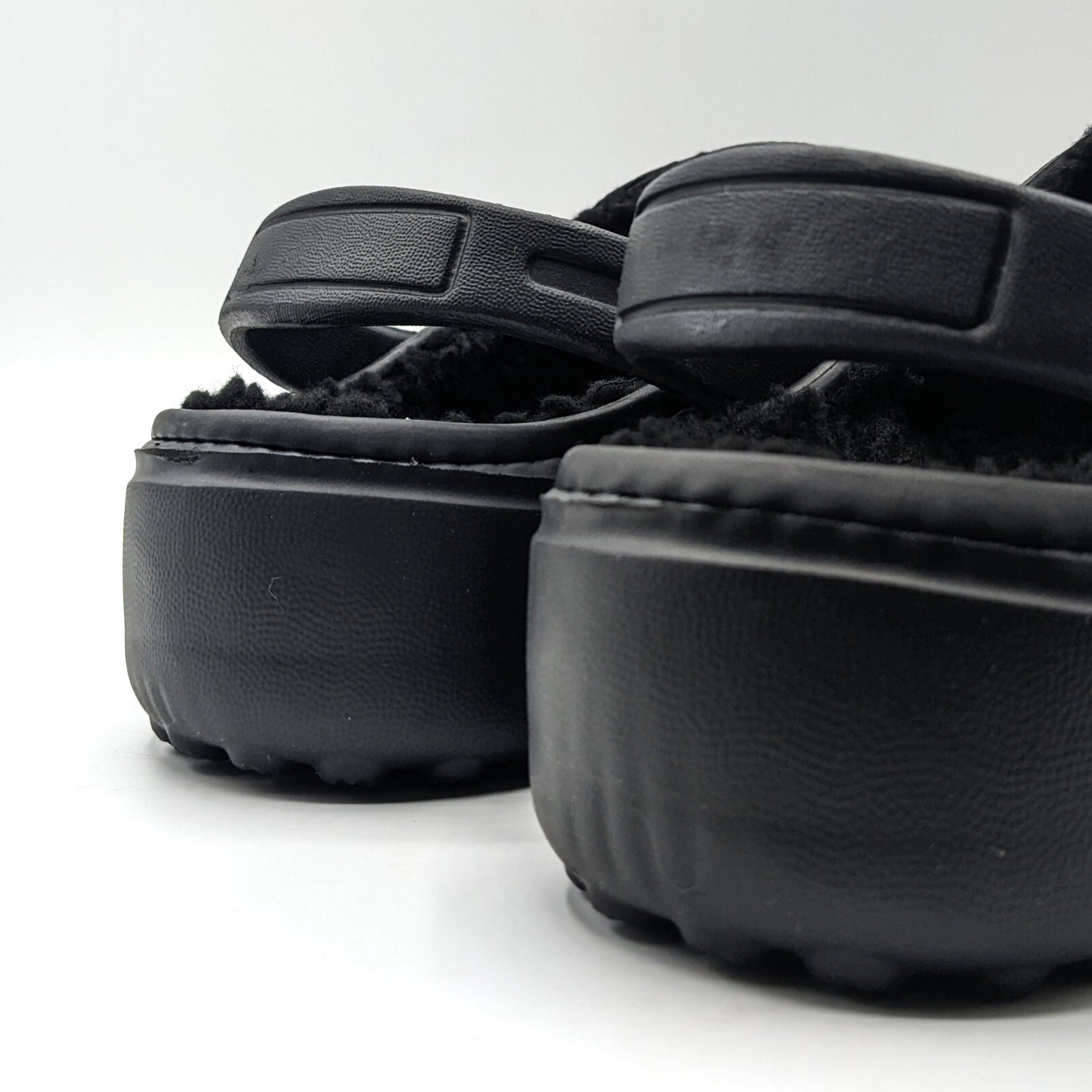 Berkley Jensen “Adult Clogs with Faux Fur Lining” Indoor Outdoor Shoes Black NEW