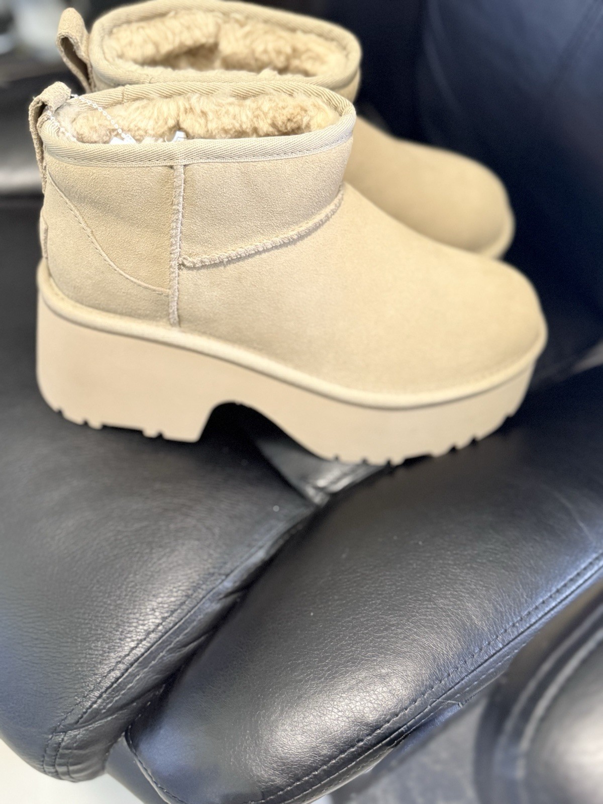 UGG CLASSIC ULTRA MINI NEW HEIGHTS Platform. Boots Mustard Seed WOMENS US 8