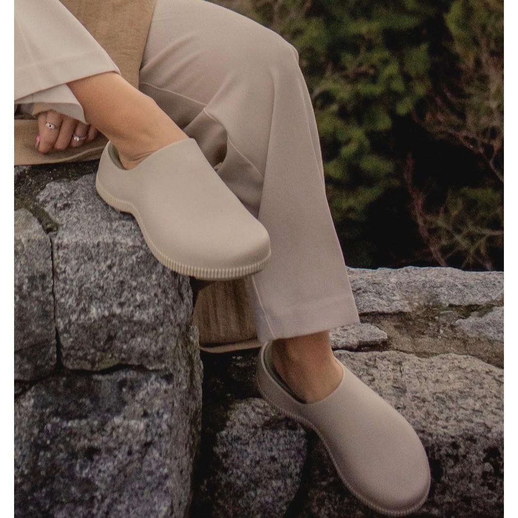 Cougar Sven-Q Sand Women’s 6 Molded TPE Water-Friendly Clog Shoes SVEN-Q New