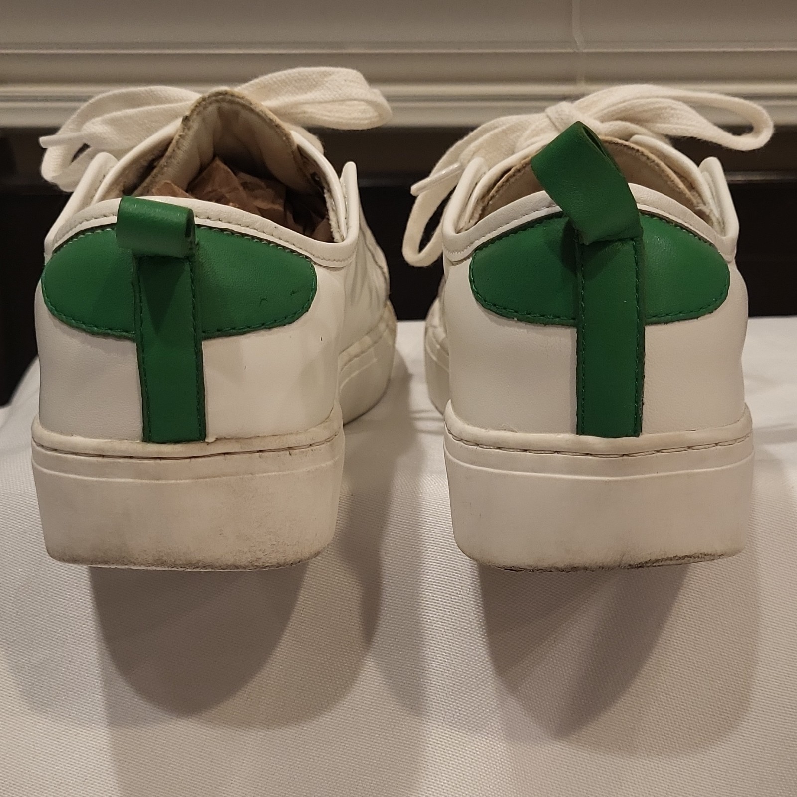 Ann Taylor LOFT Leather Low Top Lace-Up Sneaker White/Green Spotted Casual