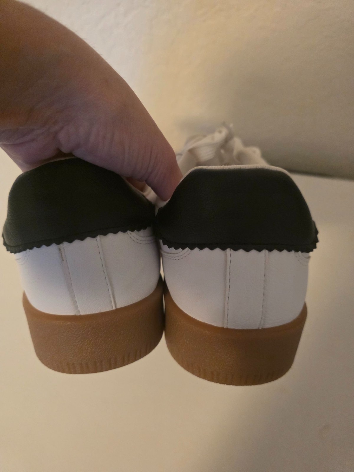 Dolce Vita Russo Ladies White Beige Black Comfy Sneakers size 8.5