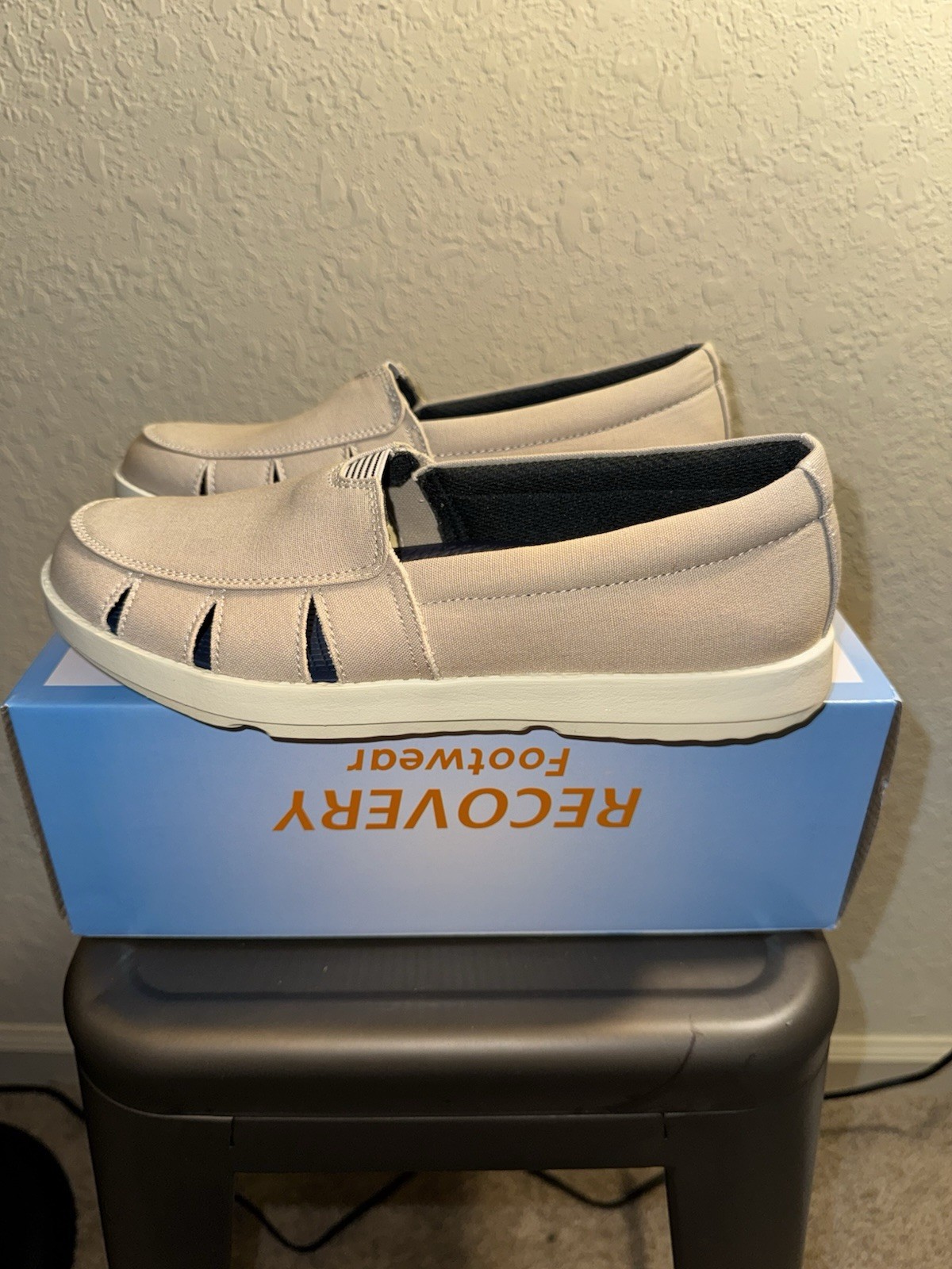 Island Surf Company Recovery Footwear Womens Breeze Comfort Taupe Shoes Sz 9 New