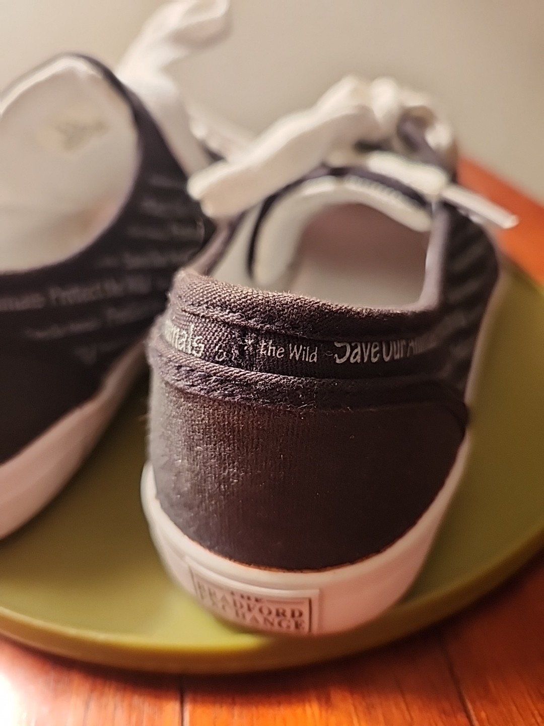 Save the Animals Panda Sneakers Womens size 7.5 Canvas Black Bradford Exchange