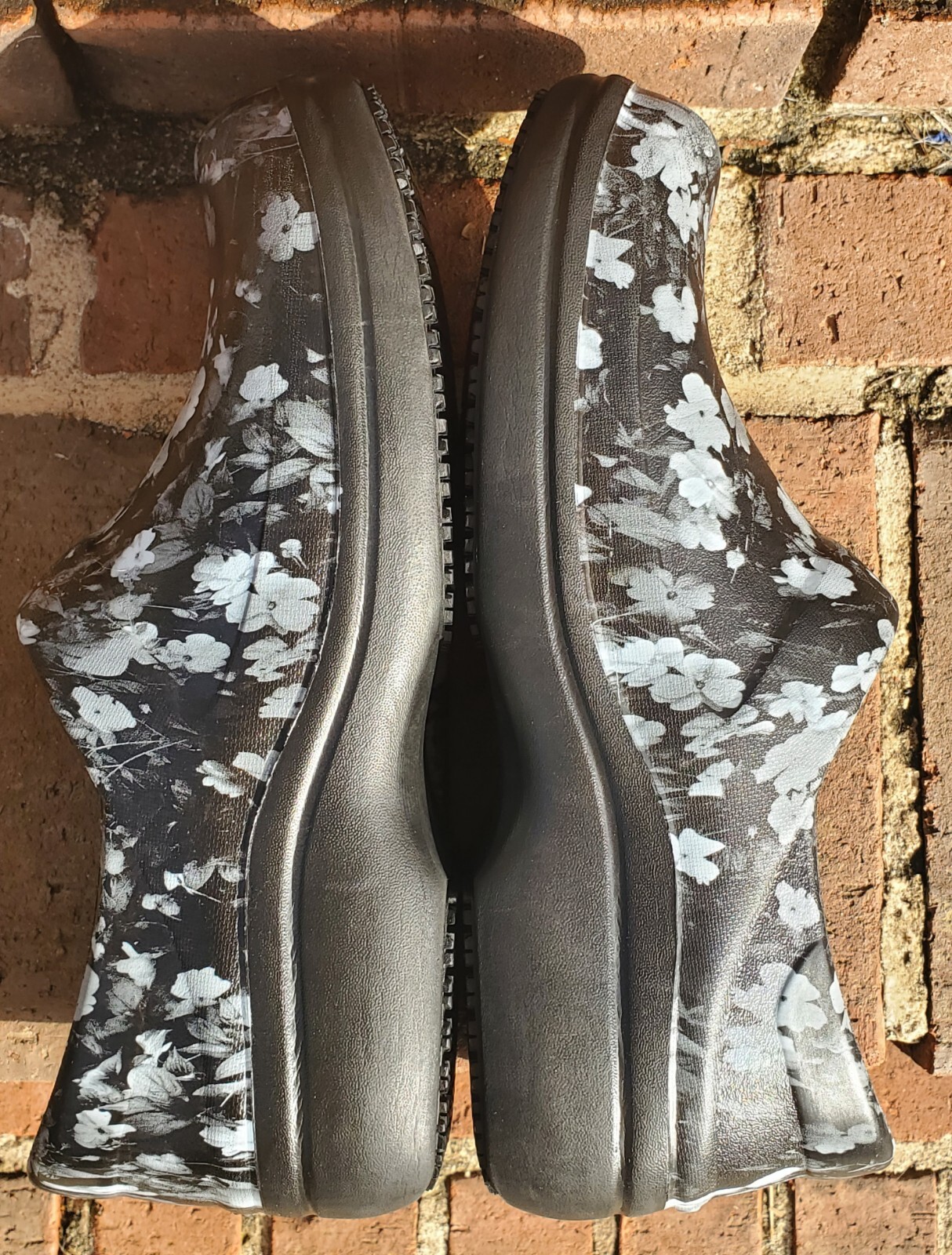 *Crocs*Neria Pro II●Women’s Clogs Sz.W10●Graphic Floral Print●Slip Resistant🐊