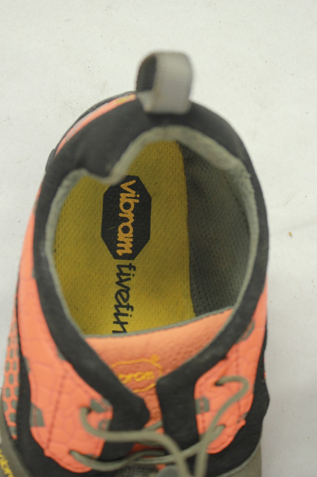 VIBRAM FIVE FINGERS SALMON WATER SHOES SANDALS SIZE 40 VGC!