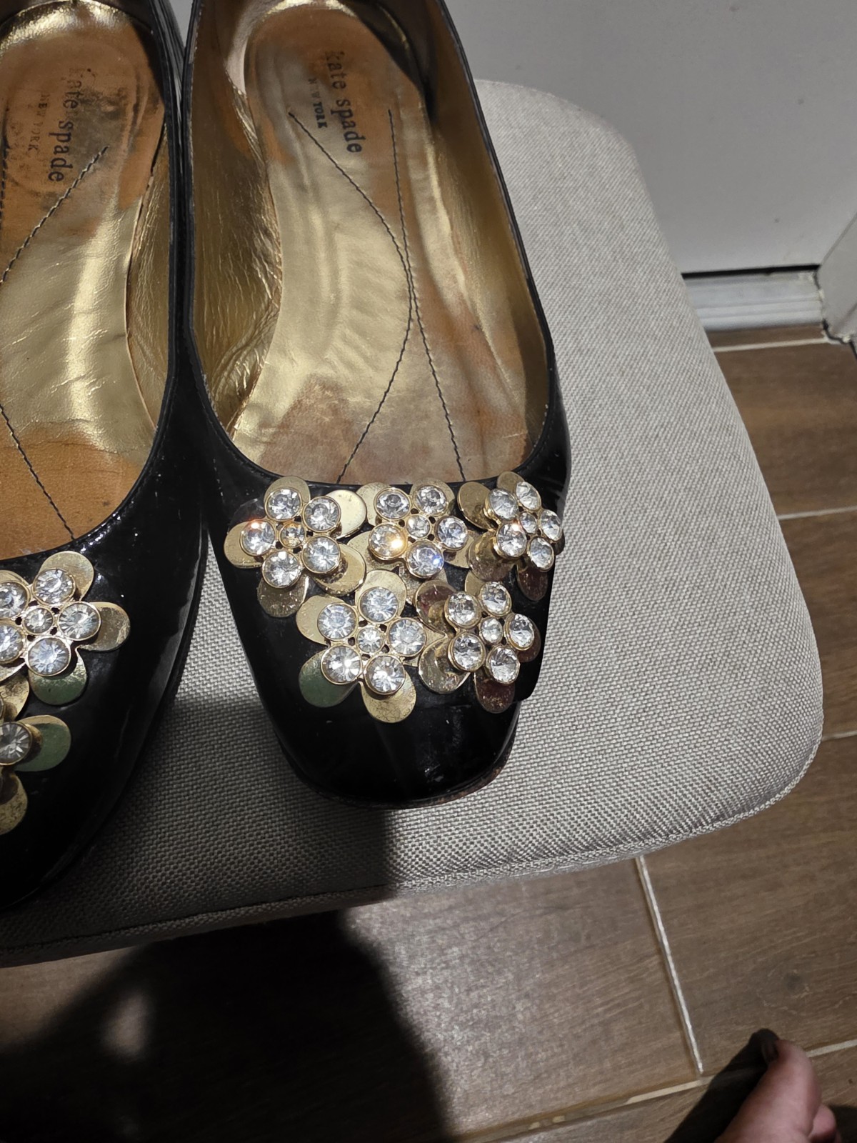 Kate Spade Black Patent Leather Flats w Flowers Women’s 8 made Italy