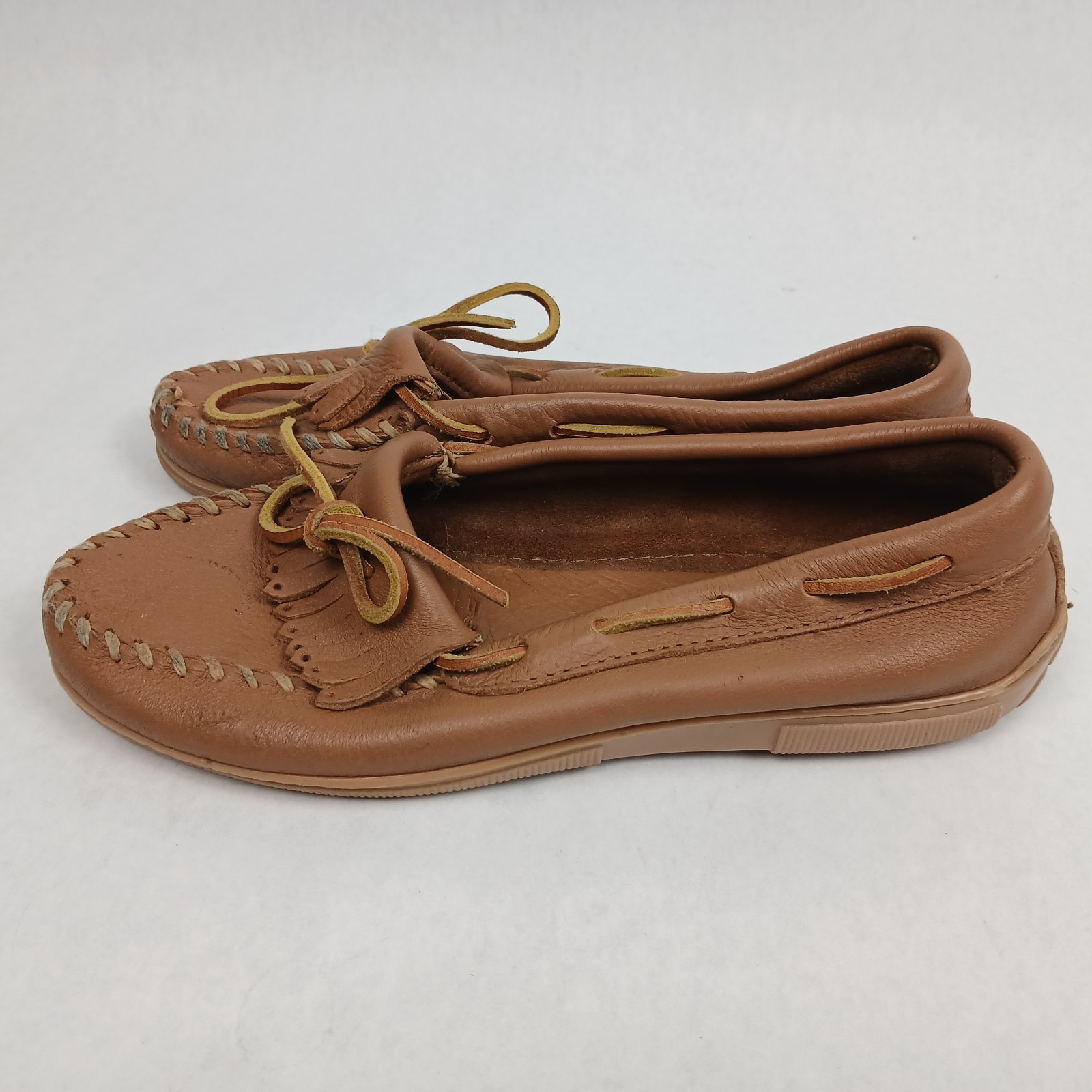 Minnetonka Moosehide Classic Natural Moccasin Women’s Size 8.5 Rubber Sole