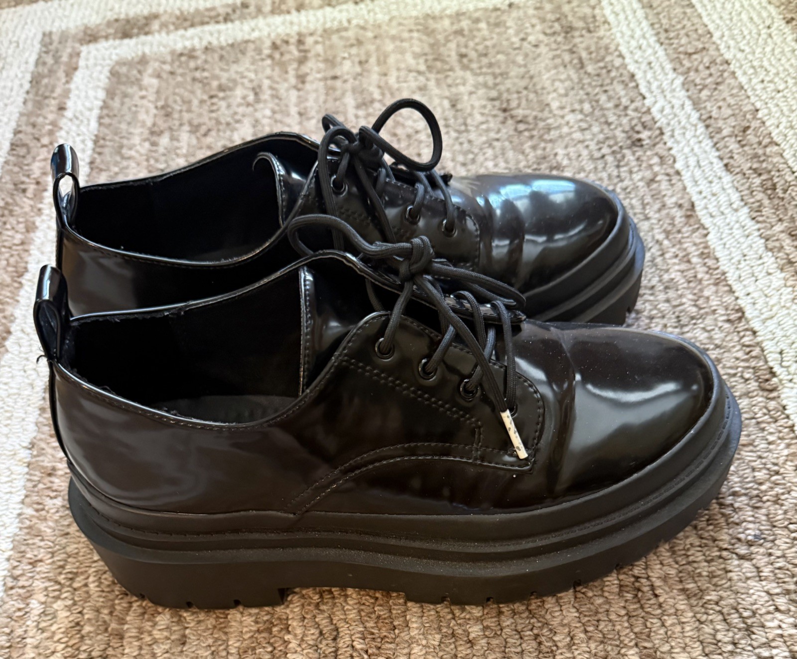 Steve Madden Oxford Black Faux Patent Leather Lug Sole Size 8M