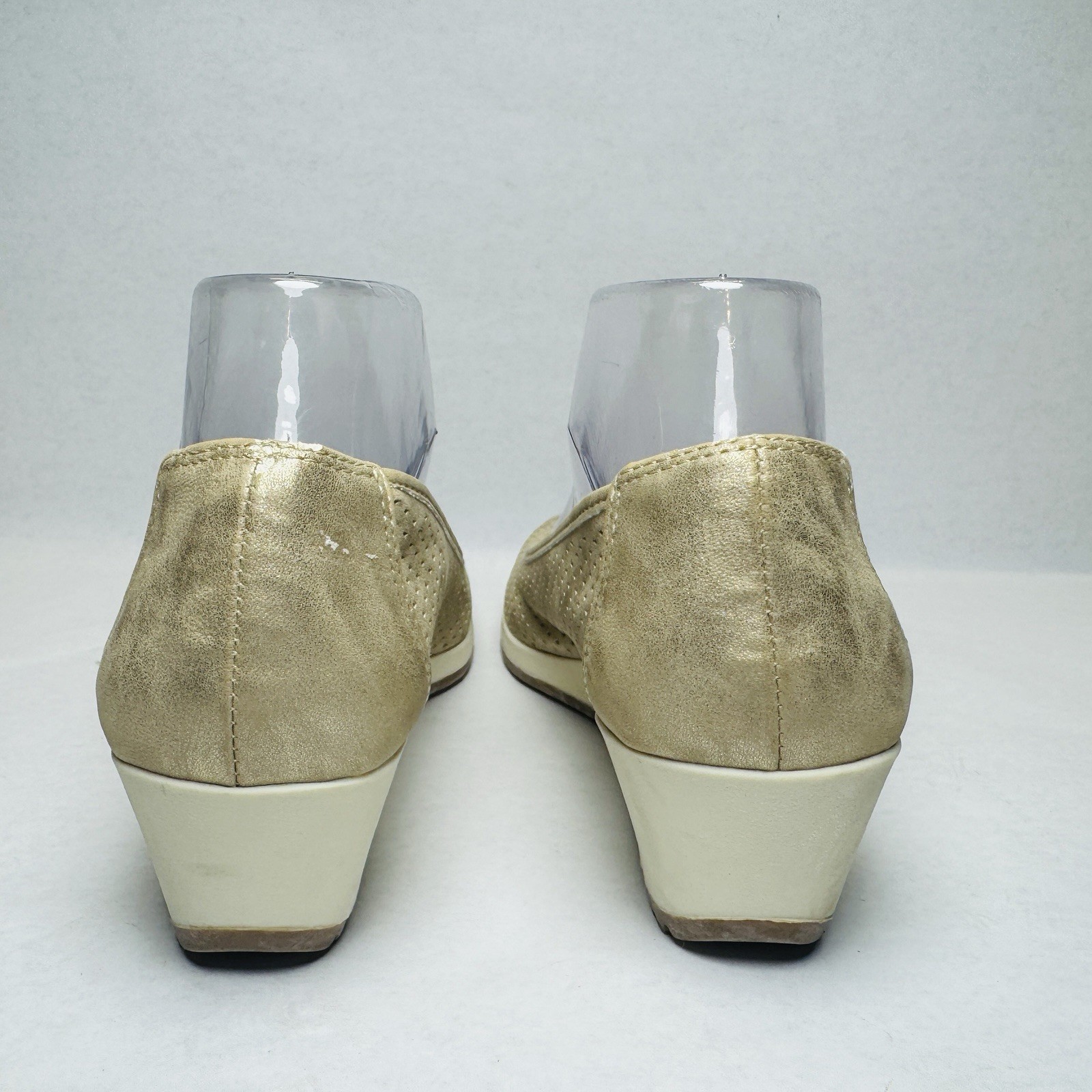 Naturalizer Betina 2 Gold Perforated Wedge Slip On Shoes Womens Sz 8 M Comfort