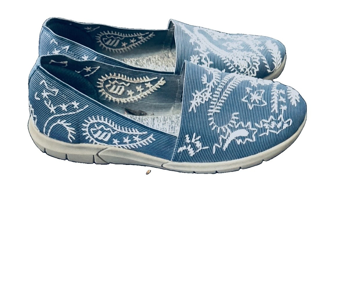 YUU Blue White Embroidered Shoes Slip-On Comfort Stretch Flats Size 11