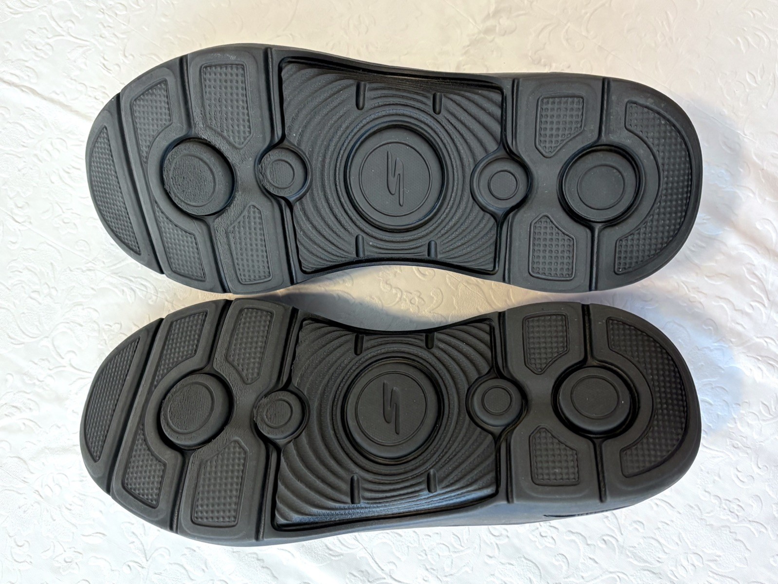 Sketchers GOwalk Air Cooled Slip-On Walking Shoes Womens Sz 7.5 Blk Mesh ArchFit