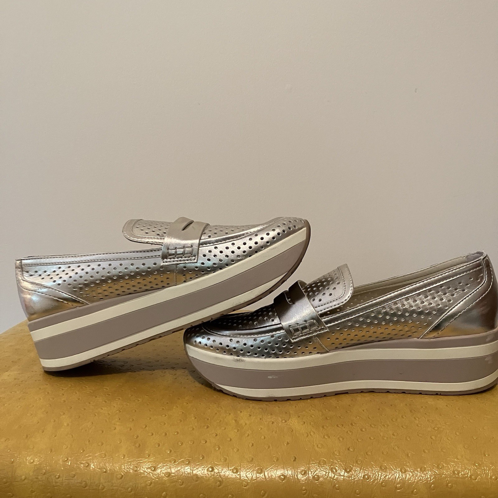 Dolce Vita Janine Slip-On Platform Loafer Sneaker Perforated Softwaves Gold 9.5