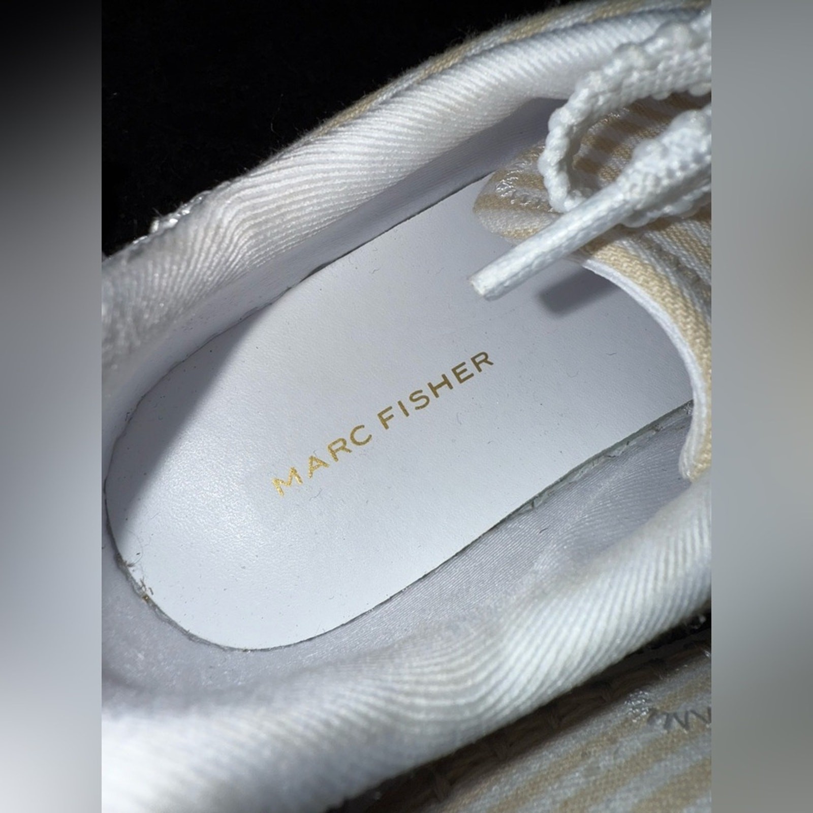 NEW MARC FISHER SPRYNG SNEAKER WHITE BEIGE STRIPES SO CUTE! Sz 7.5