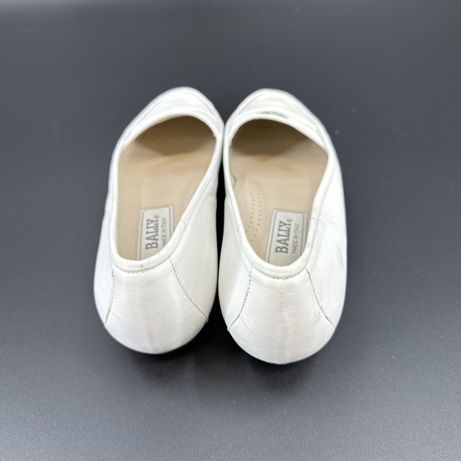BALLY Womens White Leather Court Shoes Sz 8 Elegant Low Heel Comfortable Classic