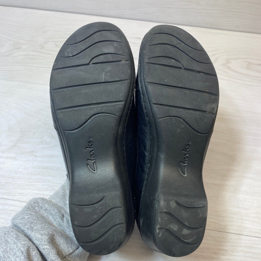 Clarks Women 7.5 Slip On Loafers Wedge Black Leather Cushion Professional Work