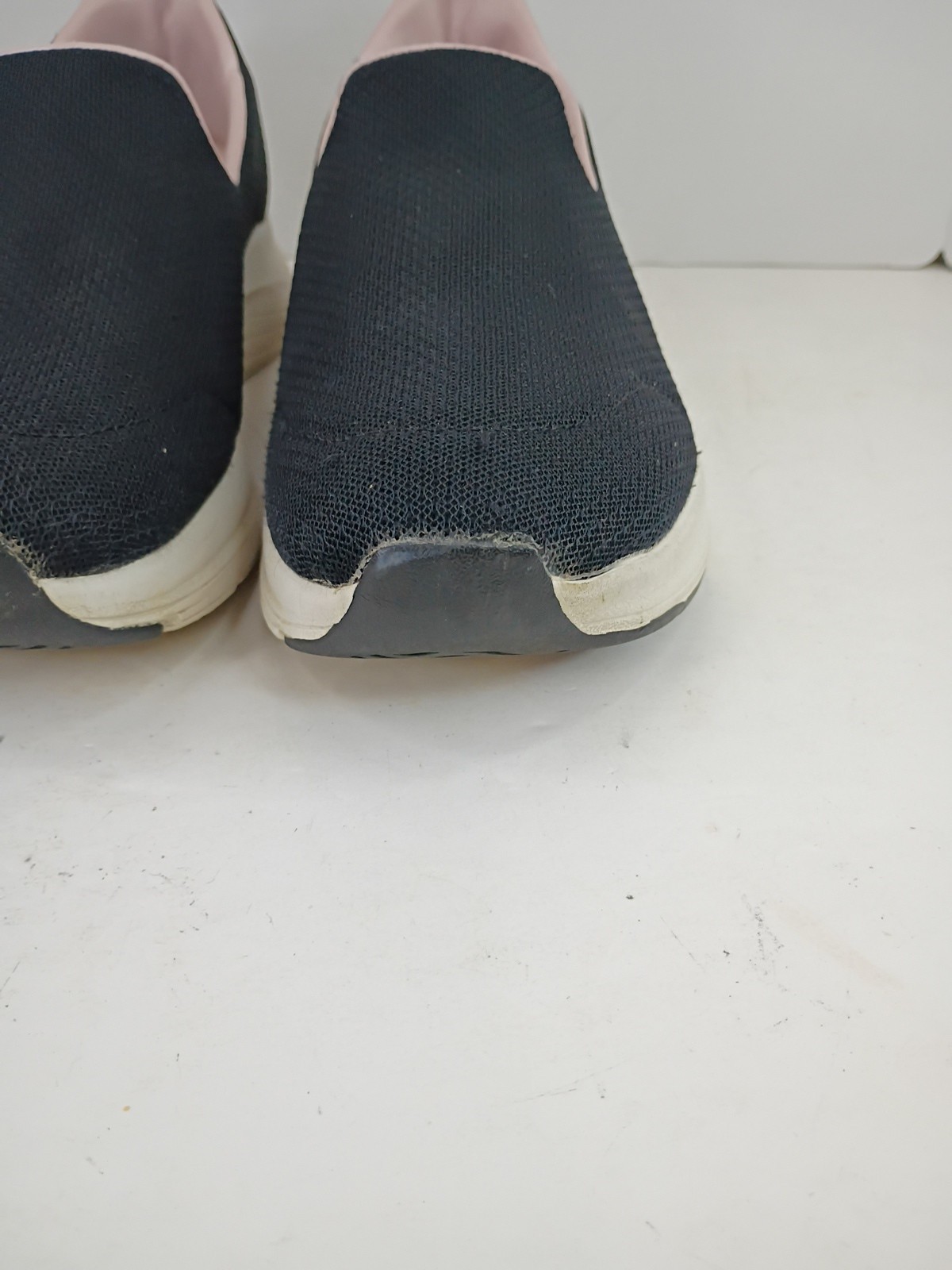 Skechers Arch Comfort Women’s Size 8.5 Slip-On Shoes Black Fabric Pink Liner