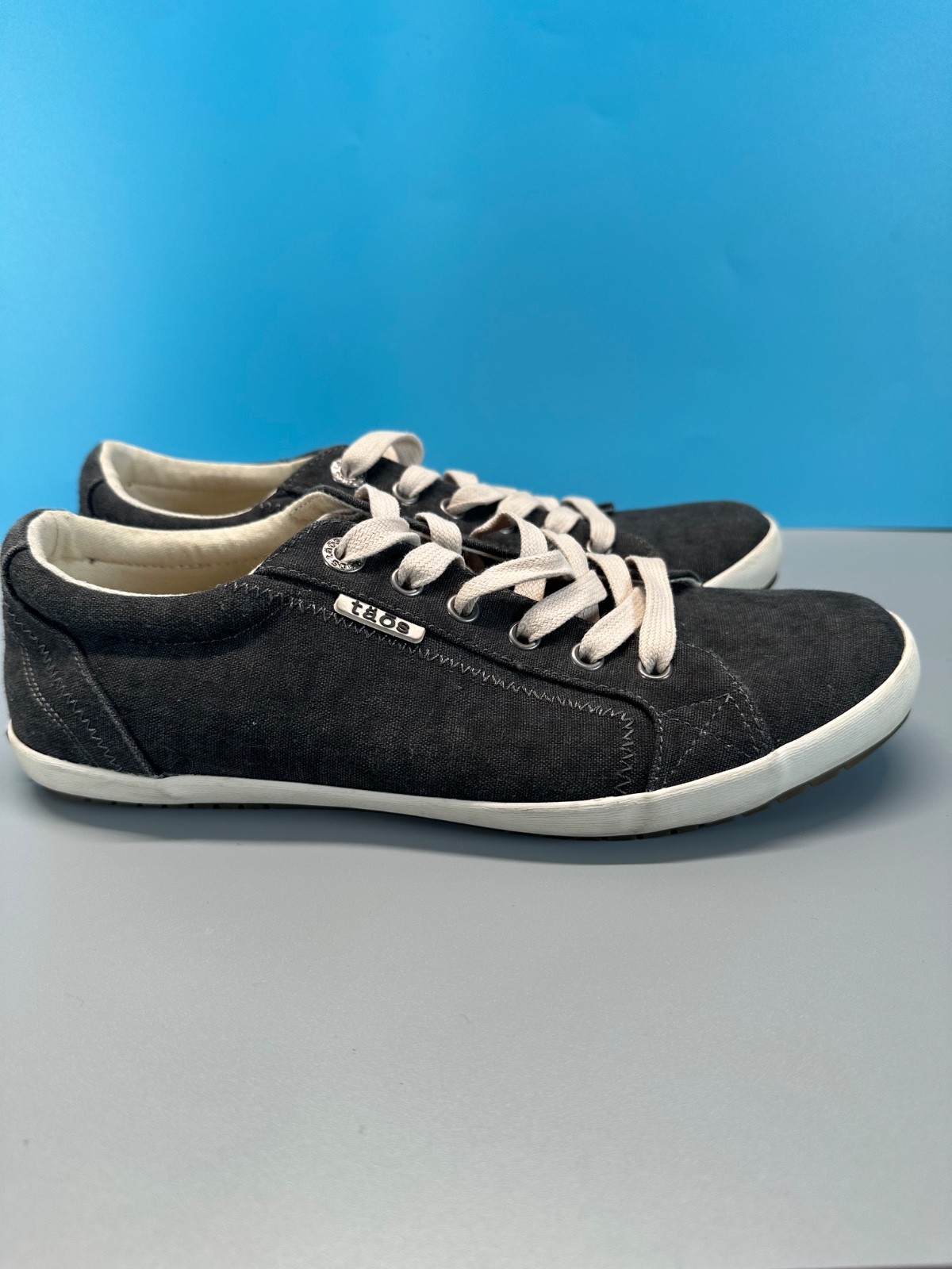 Taos Star Grey Washed Canvas Comfort Lace Up Sneakers Womens Size 9.5 Minimalist