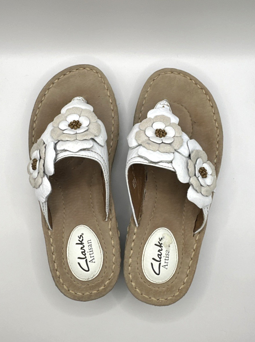 Clarks Artisan Women’s Comfort Leather Shoes Size 7M White Beige Flowers Slip On