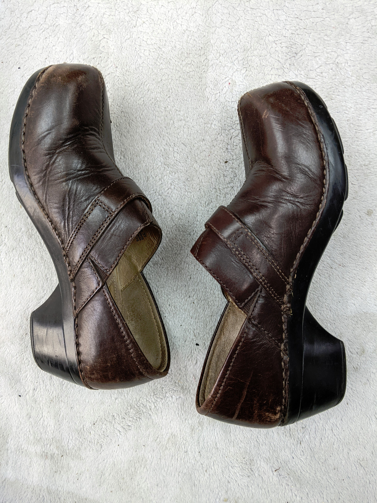 Dansko Solstice Brown Leather Womens 6 37 Split Toe Button Strap Clogs