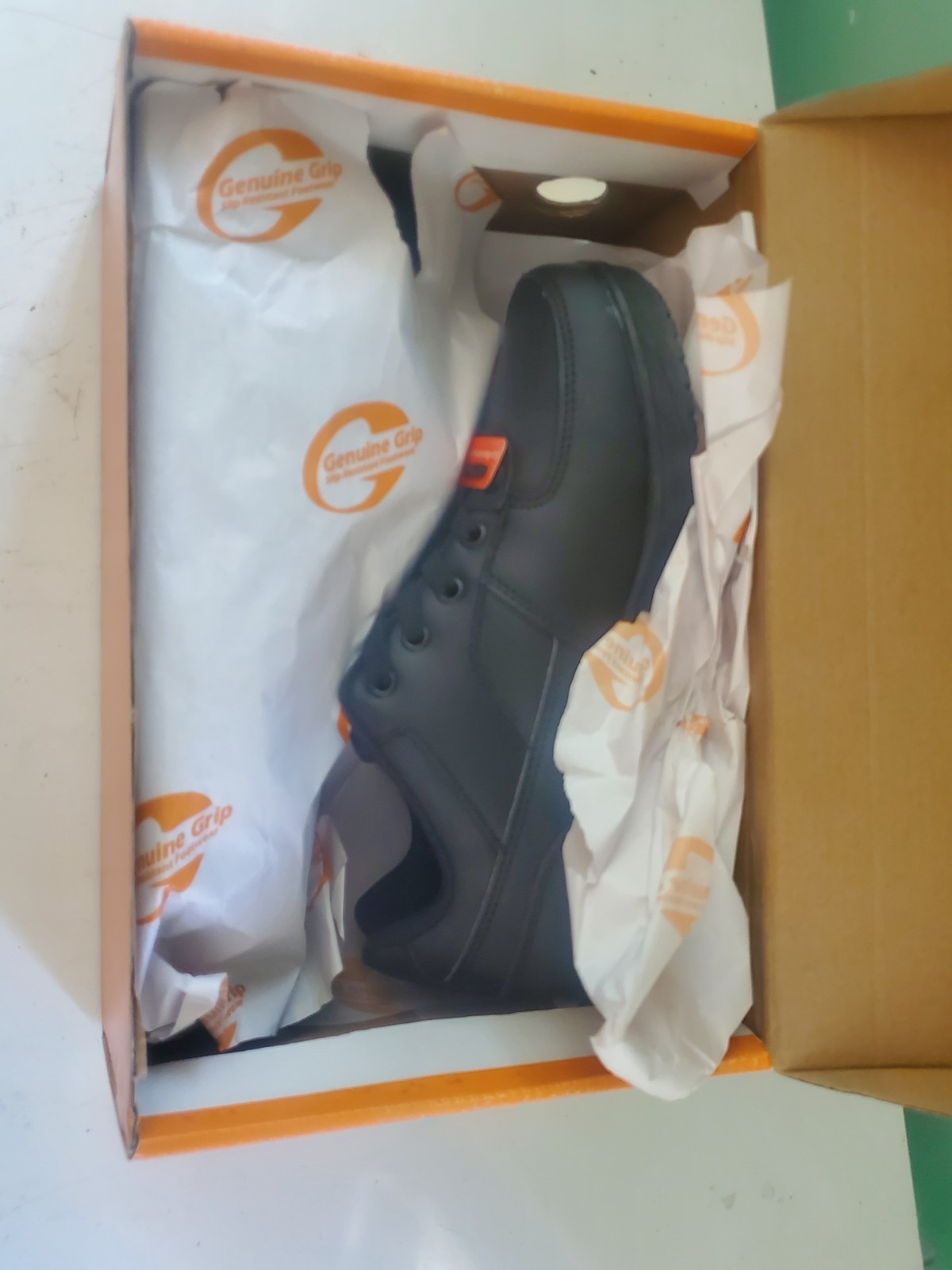 NEW Genuine Grip 210 Women’s Slip Resistant Work Shoes Black Size 6W Wide –…