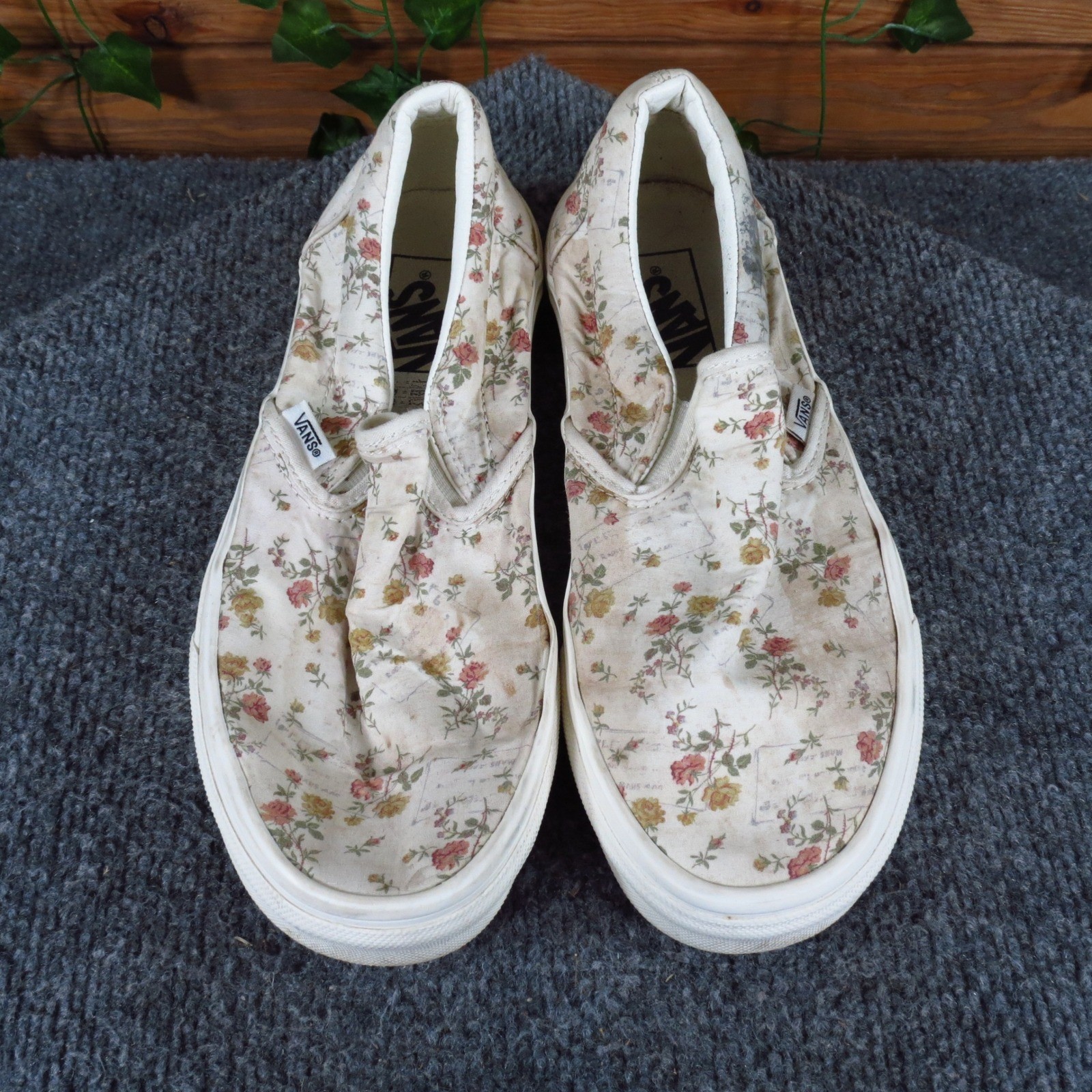 Vans Classic Slip On Women 8.5 Skate Shoes Vintage Floral Marshmallow Canvas