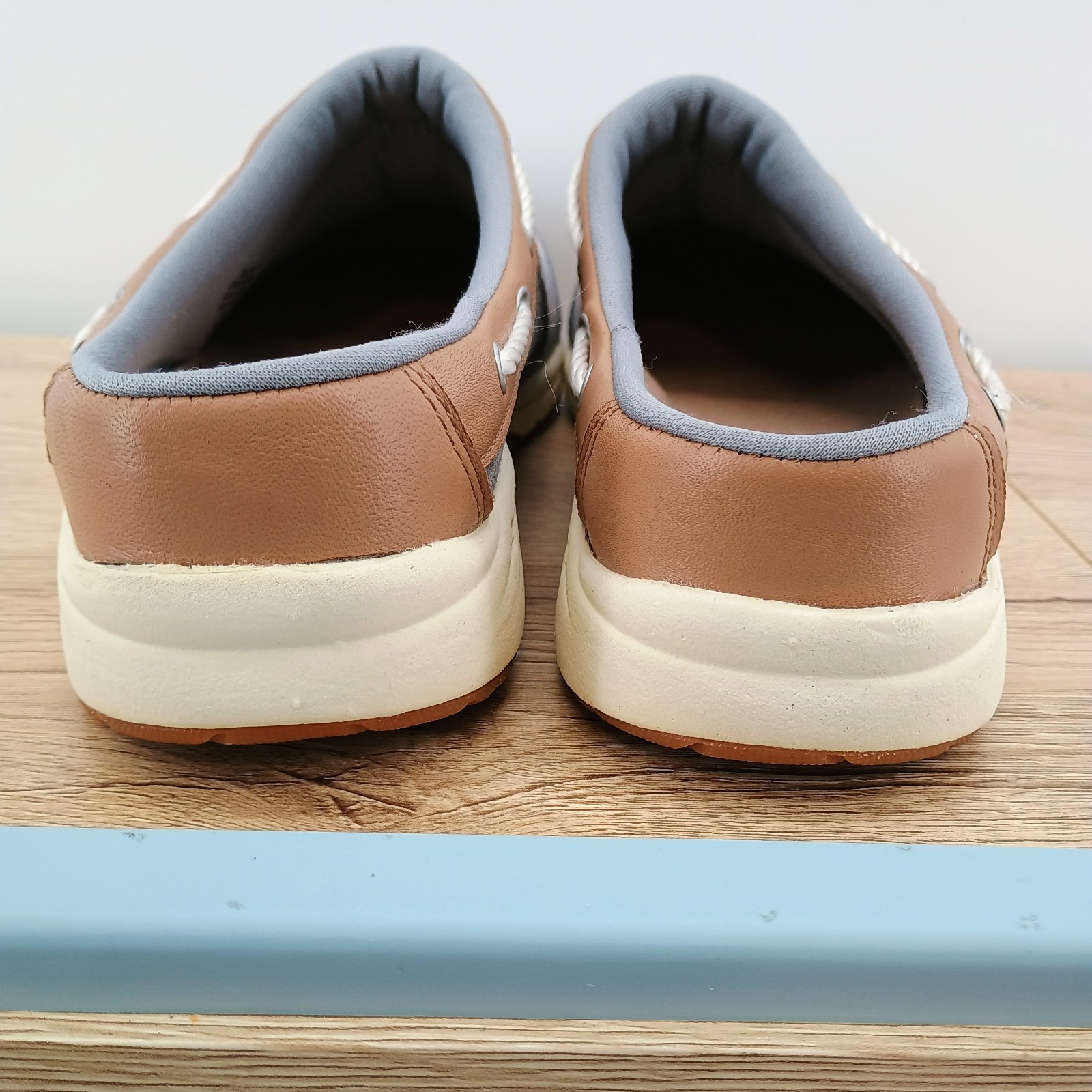 Easy Spirit Traveltime Womens 11 W Blue Leather Floral Clog Mule Comfort Shoes