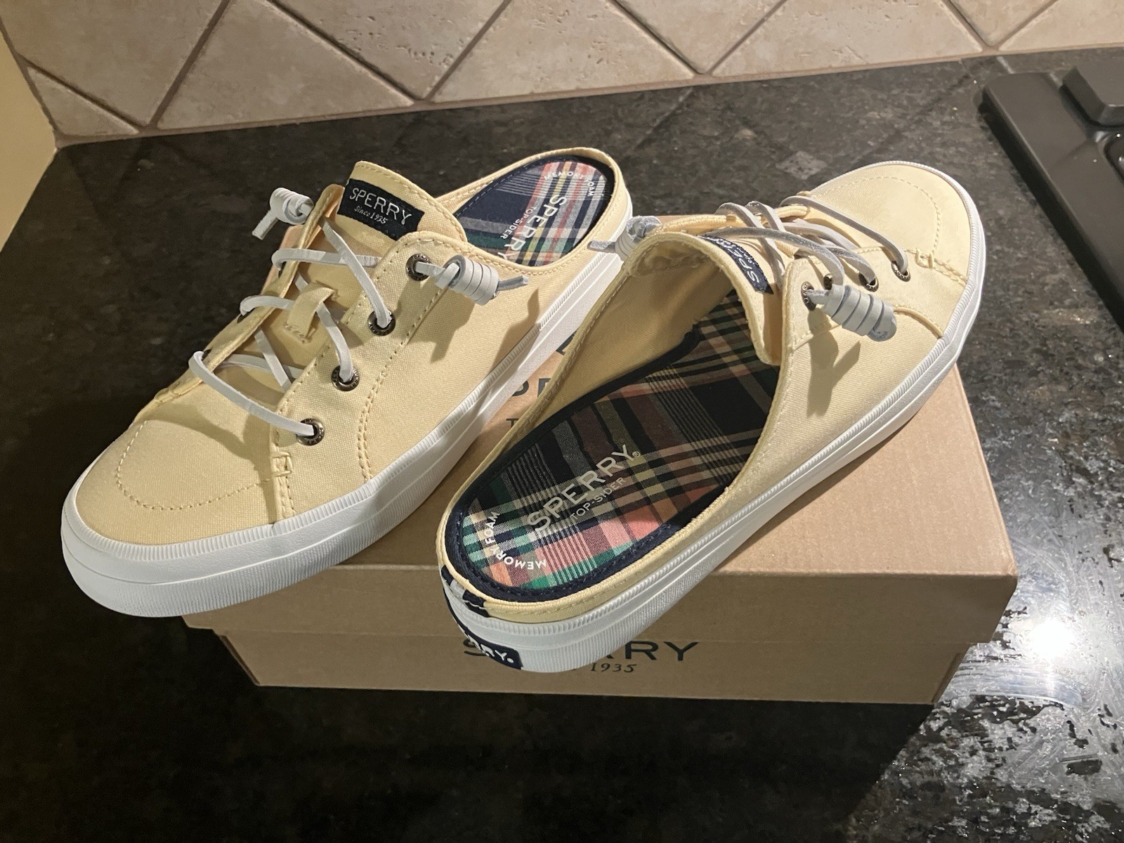 womens sperry shoes size 8 Crest Vibe Mule, Yellow