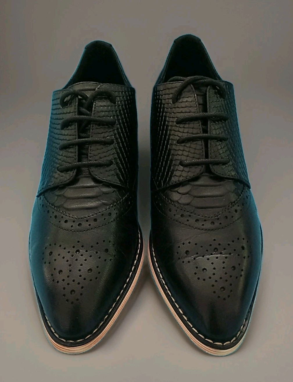 Mona Flying Womens Size 7.5 Leather Flat Oxfords Shoes Snake Skin Pattern