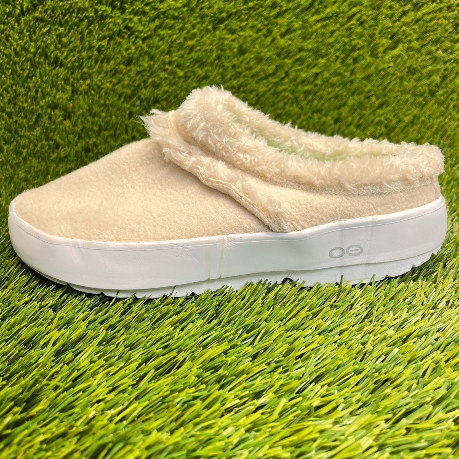 OOFOS OOcoozie Womens Size 7 Beige White Casual Slip On Recovery Mules Shoes
