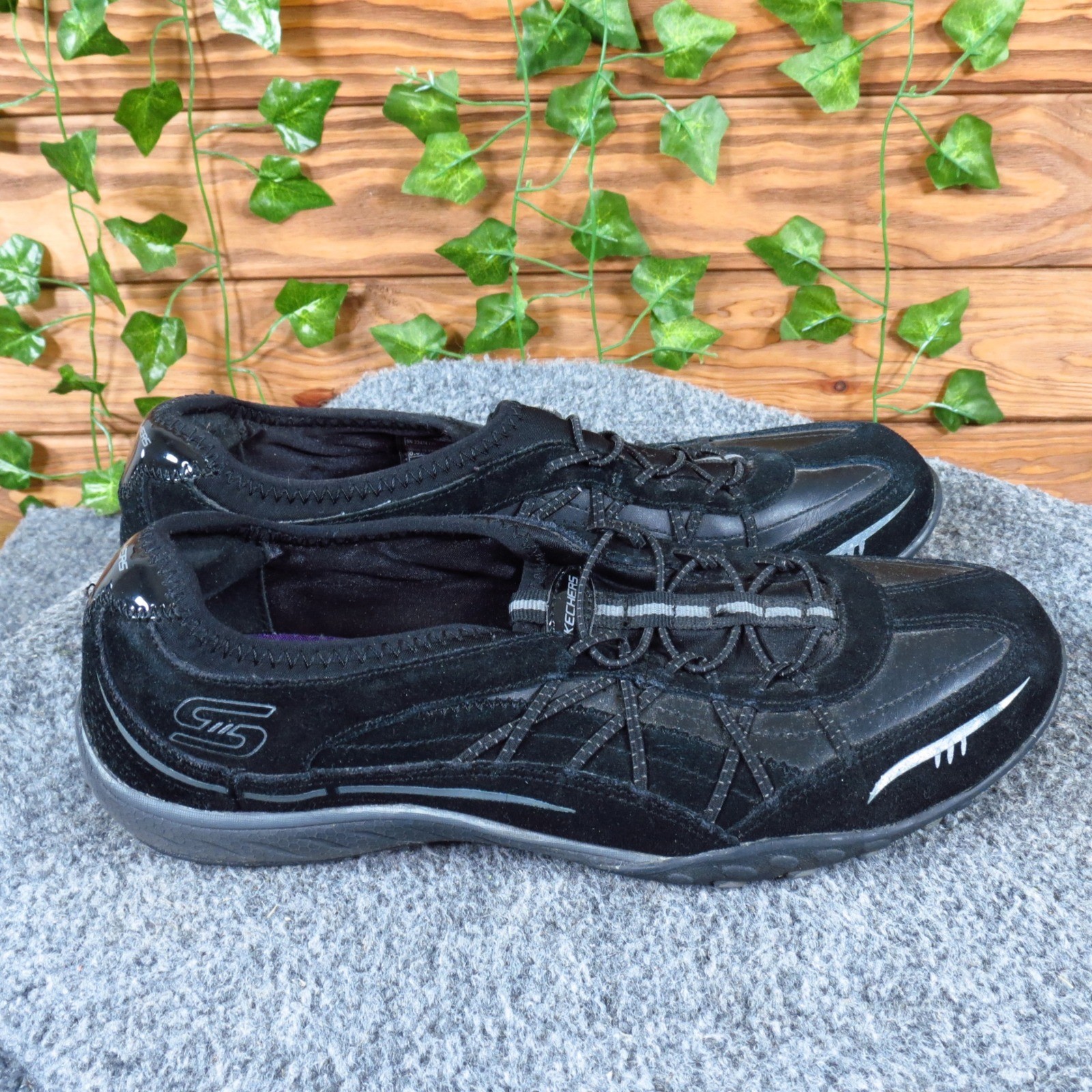 Skechers Breathe Easy Women Slip On Sneaker 8.5 Walking Shoe Black Suede Textile
