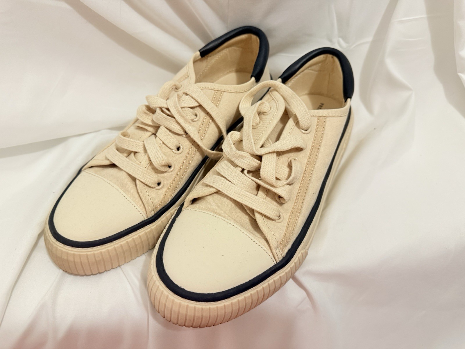 Free Assembly Canvas Low Top Sneaker Women Cream Sz 9 School