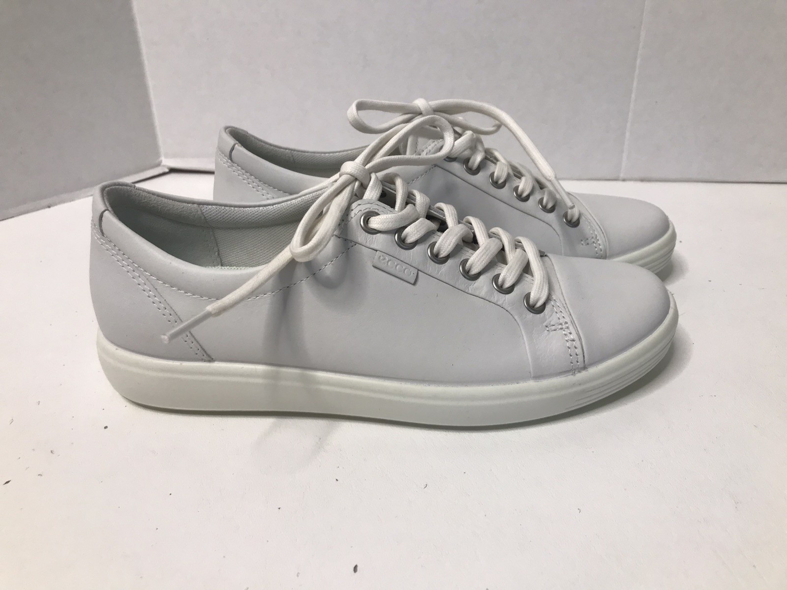 ECCO Shoes Womens 7 7.5 EU 38 White Casual Sneakers Low Top Golf