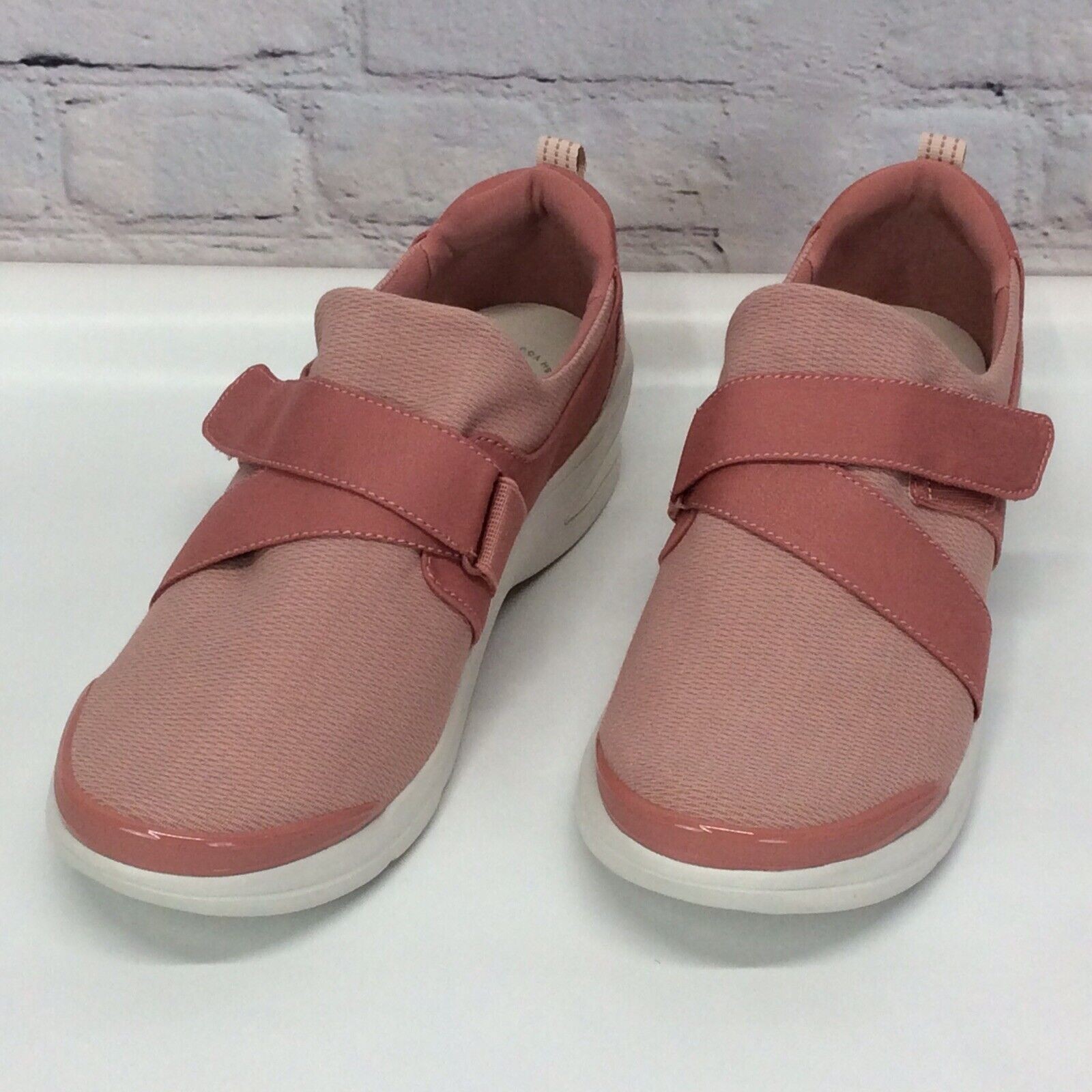 BZees Refresh Shoes Women’s Size 9.5 Slip-On Activewear Running Two Tone Comfort