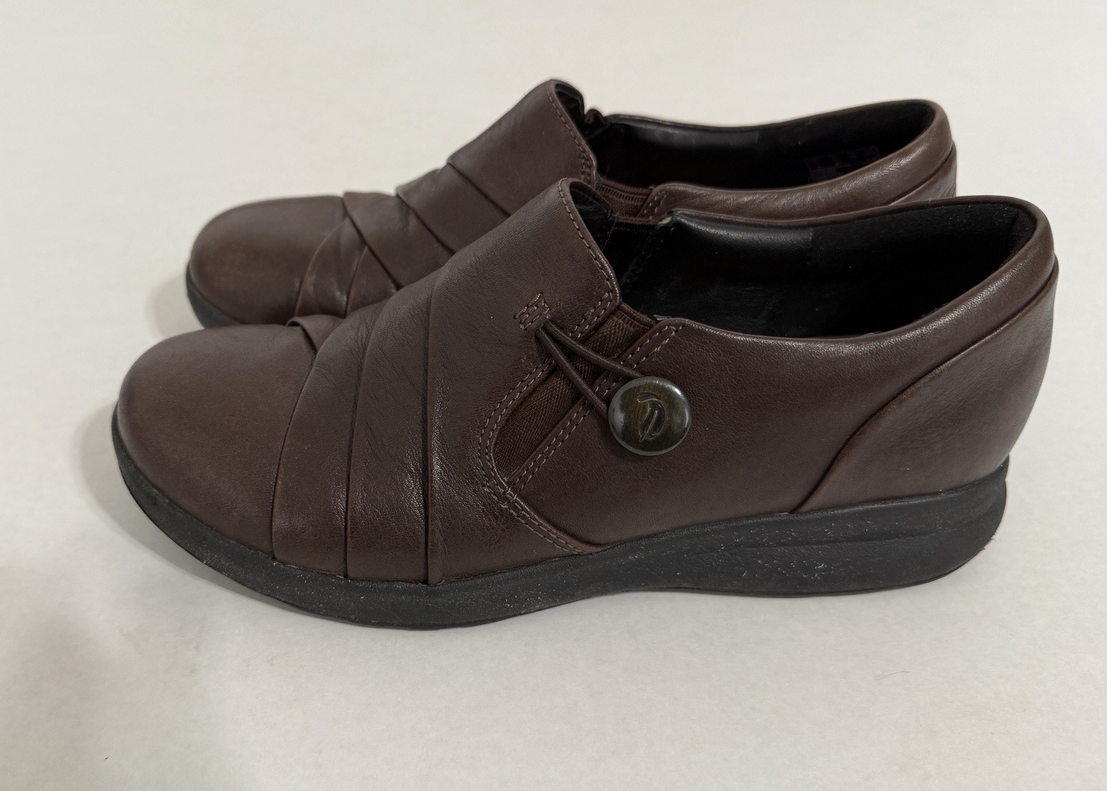 Clarks Unstructured Women’s Brown Leather Slip-on Cushion Soft Shoes, 6M