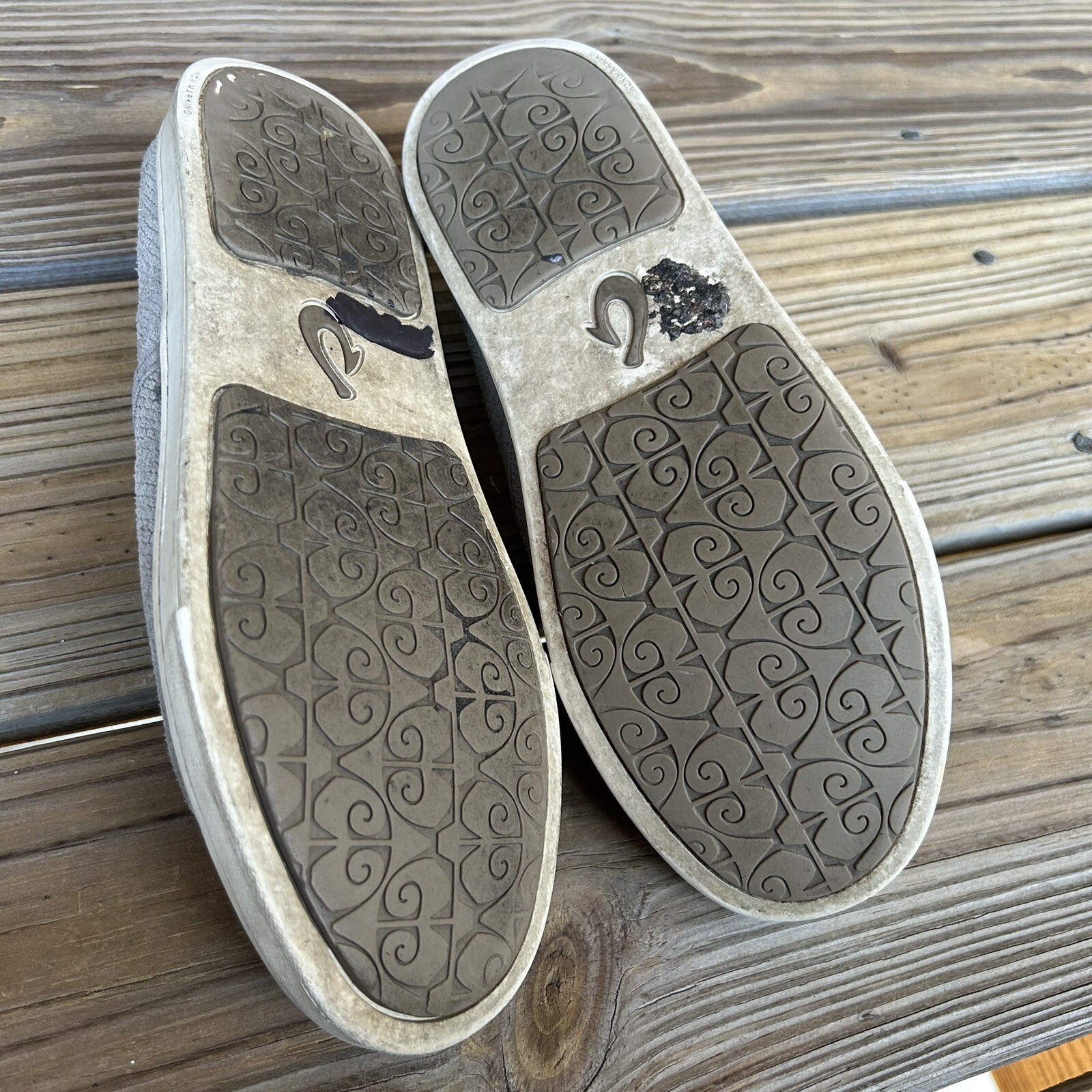 Olukai Pehuea Embossed Snake Print Light Gray Leather Slip On Shoes US Women’s 6