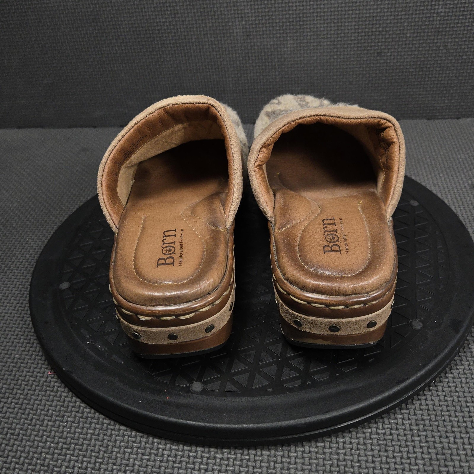 Born BR001017 Clog Shoes Womens Size 7 Beige Leather Slip On Comfort Casual